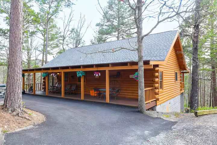 Bear Cliff Log Cabin