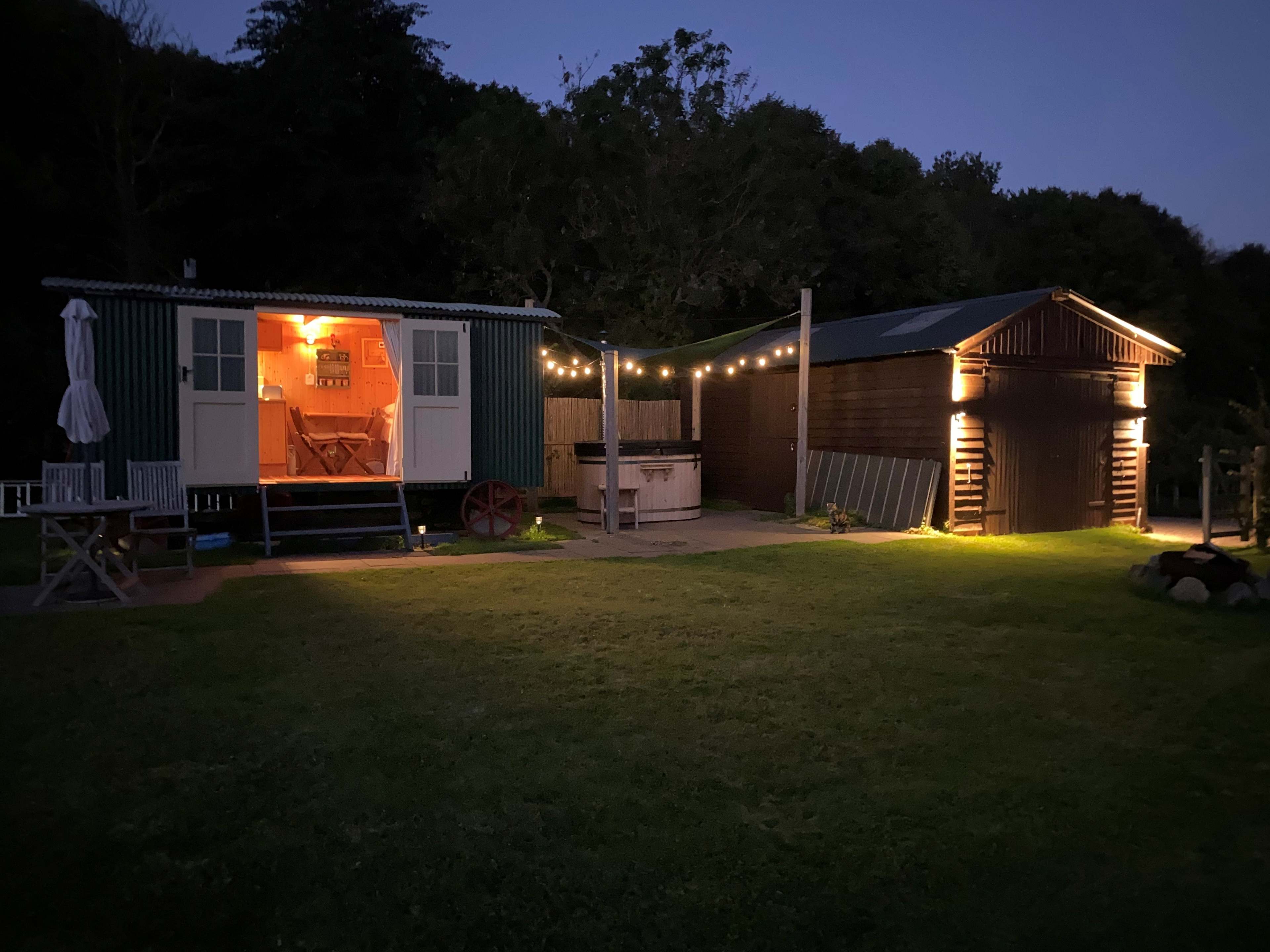 Luxury Hut, Hot Tub and Sauna