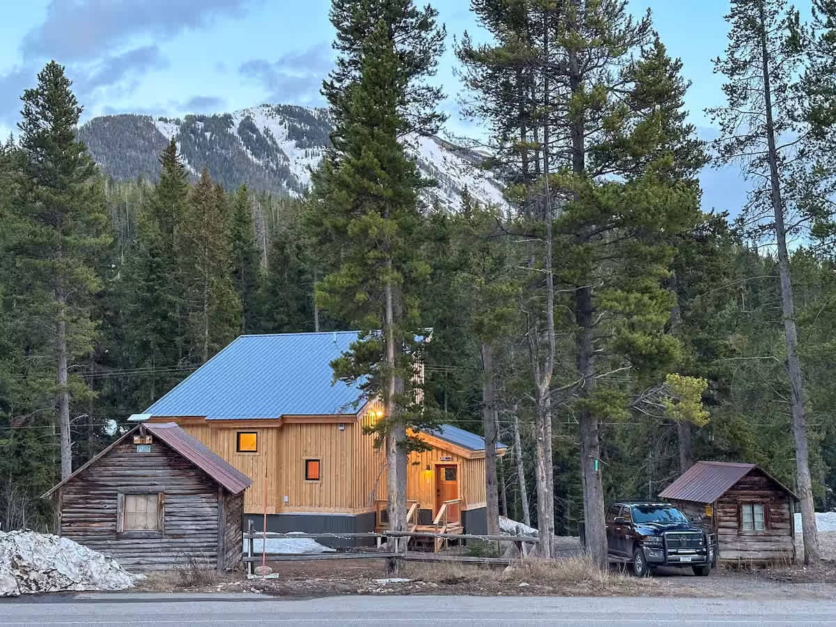 New Home 4 Miles to Yellowstone