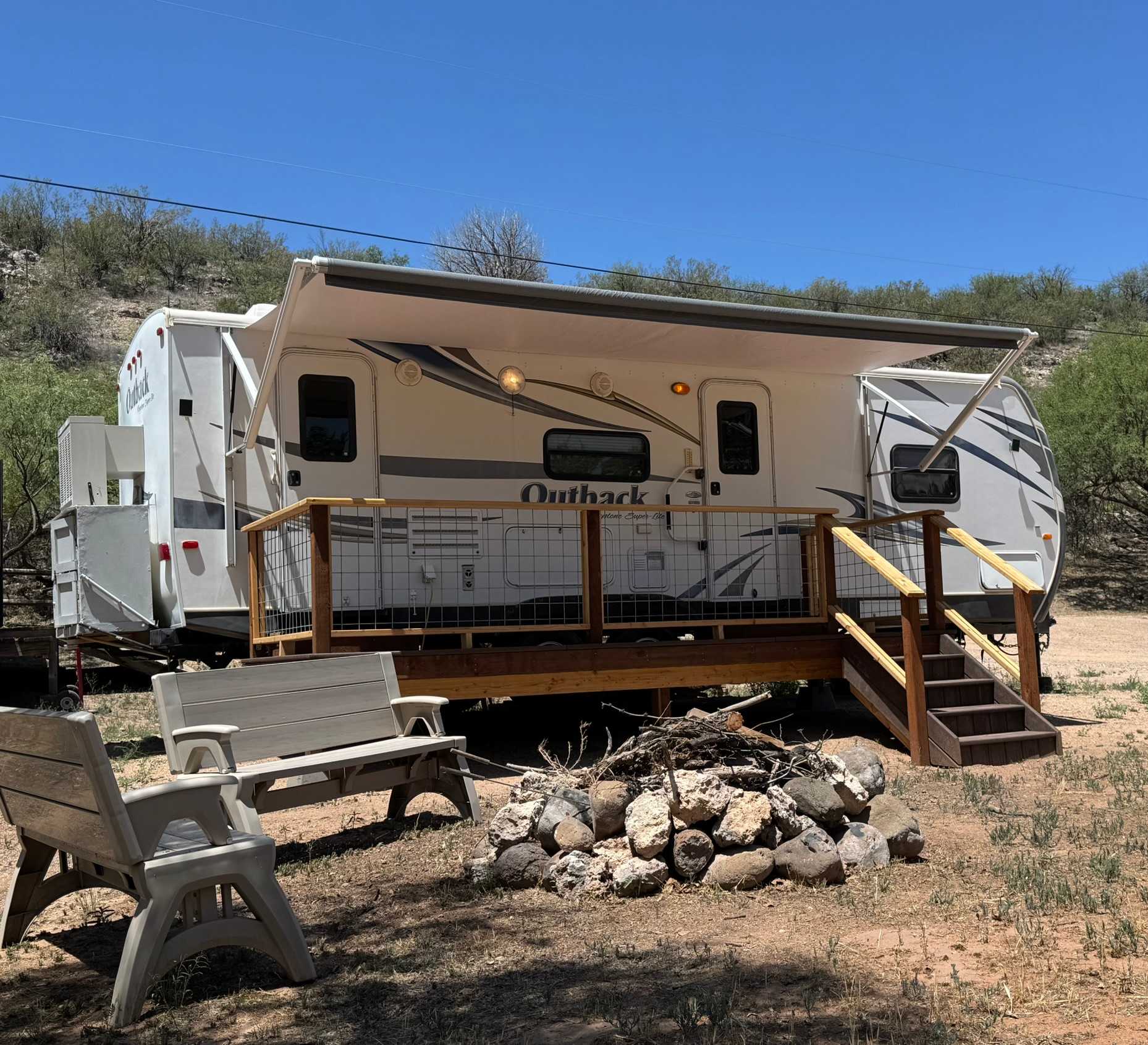 RV on Creekfront 3 Acre Retreat