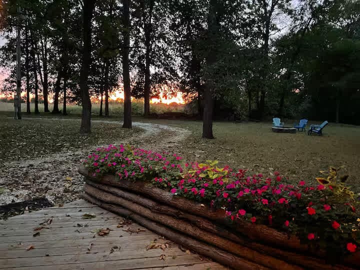 Roots Lodge @ Pittsfield Lake
