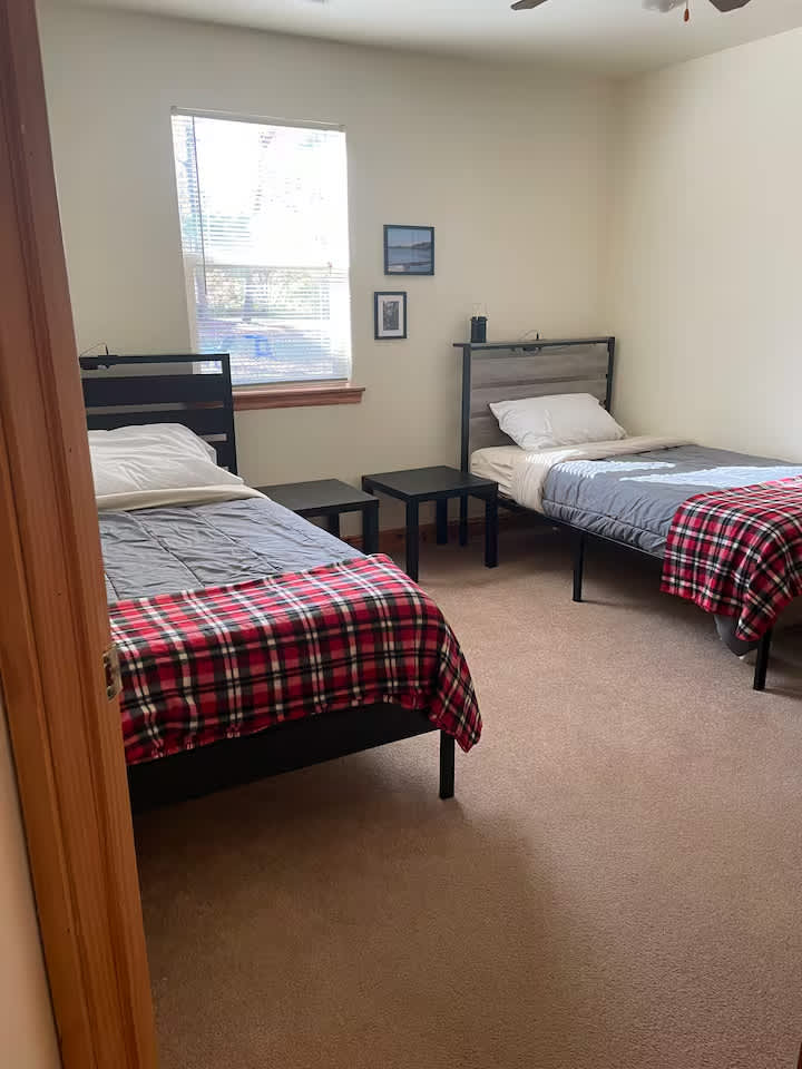 Roots Lodge @ Pittsfield Lake