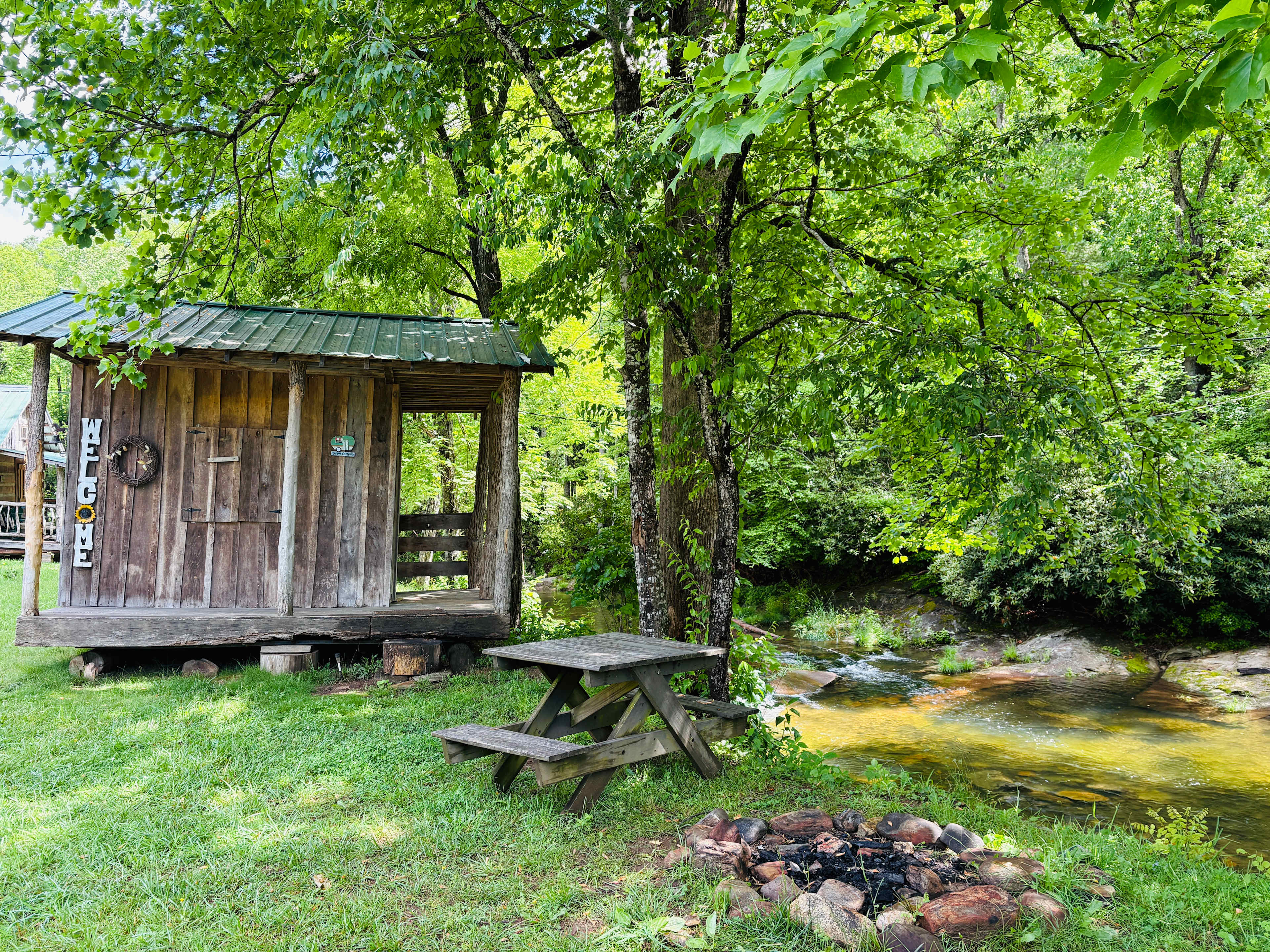 At the Ridge Camp-Riverside Escapes