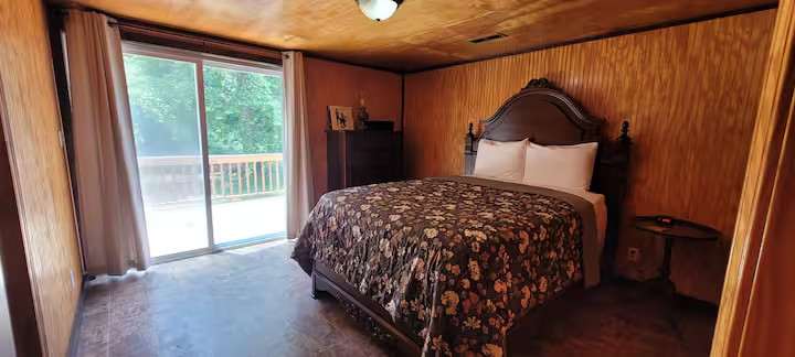 Cabin Retreat, Private River Views