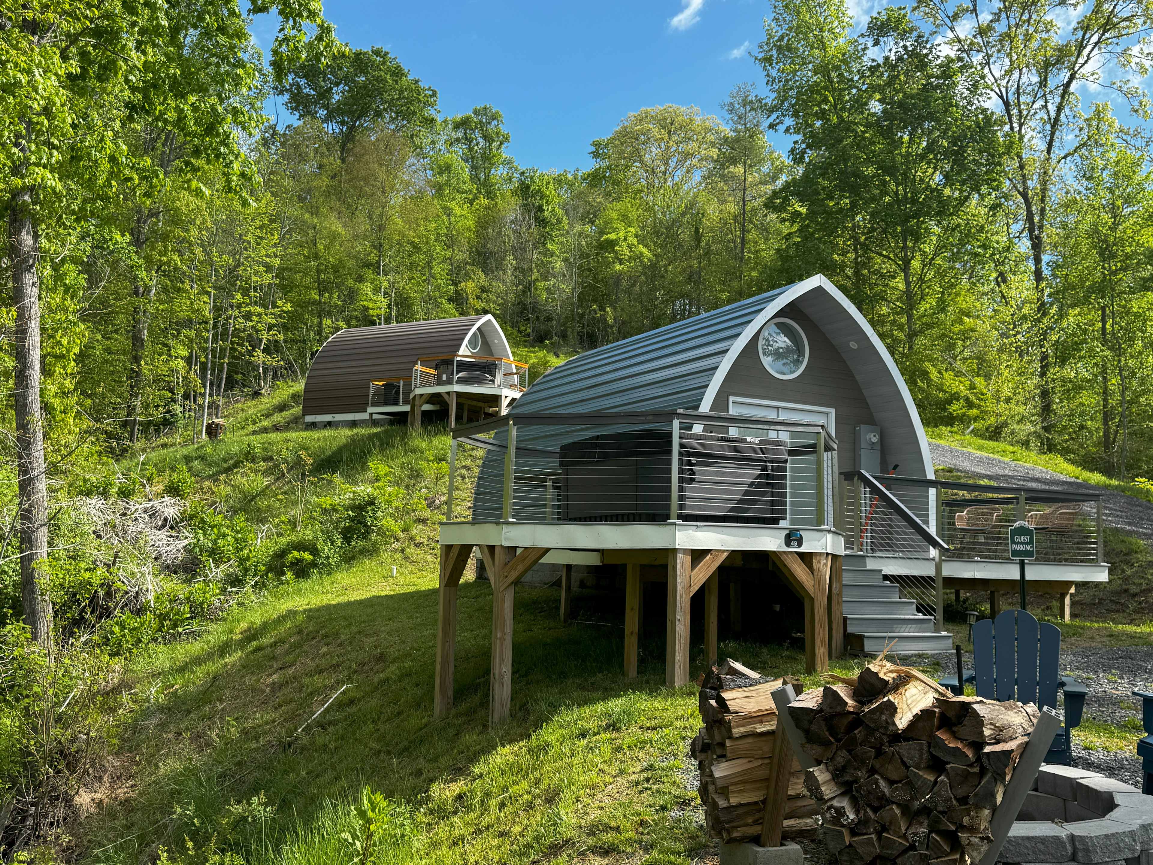 Romantic, hot tub, pet friendly