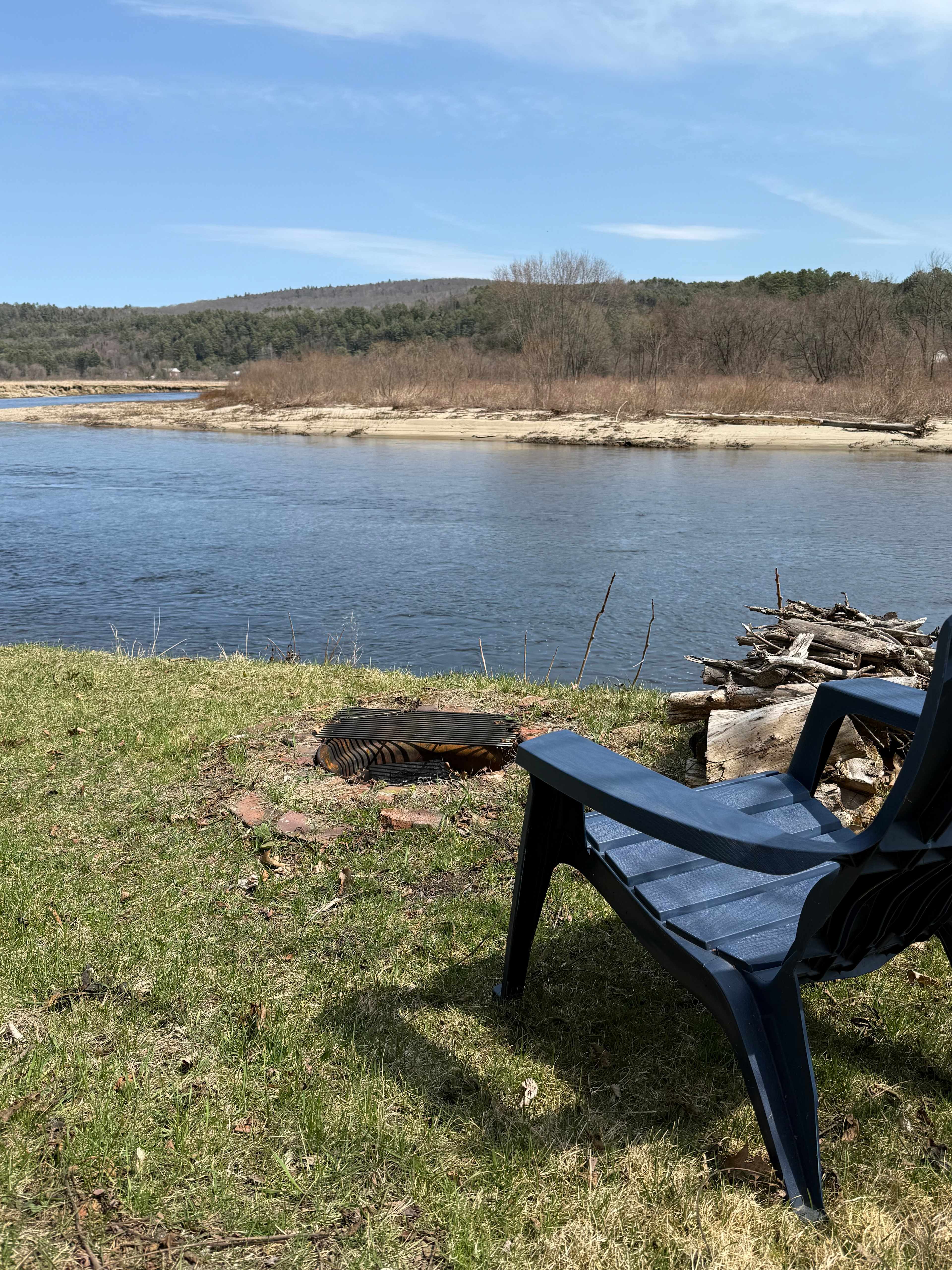 Riverside Cabin With Beautiful View