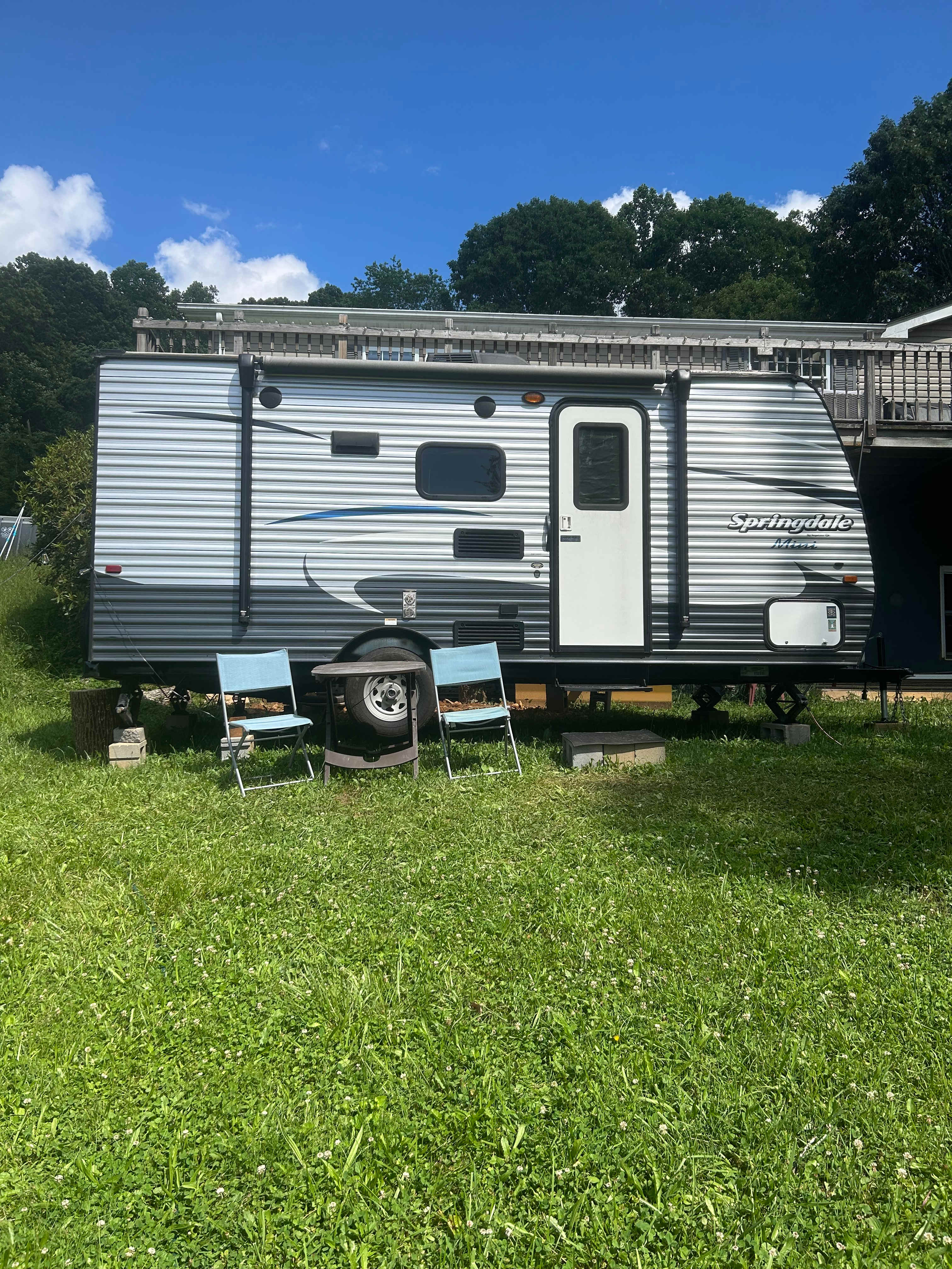 Red Rooster Farm: AVL Adjacent!