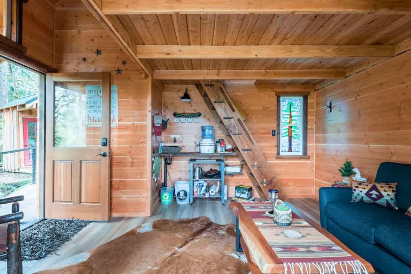 Izer Treehouse