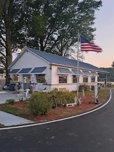 Smugglers Cove Marina & Campground