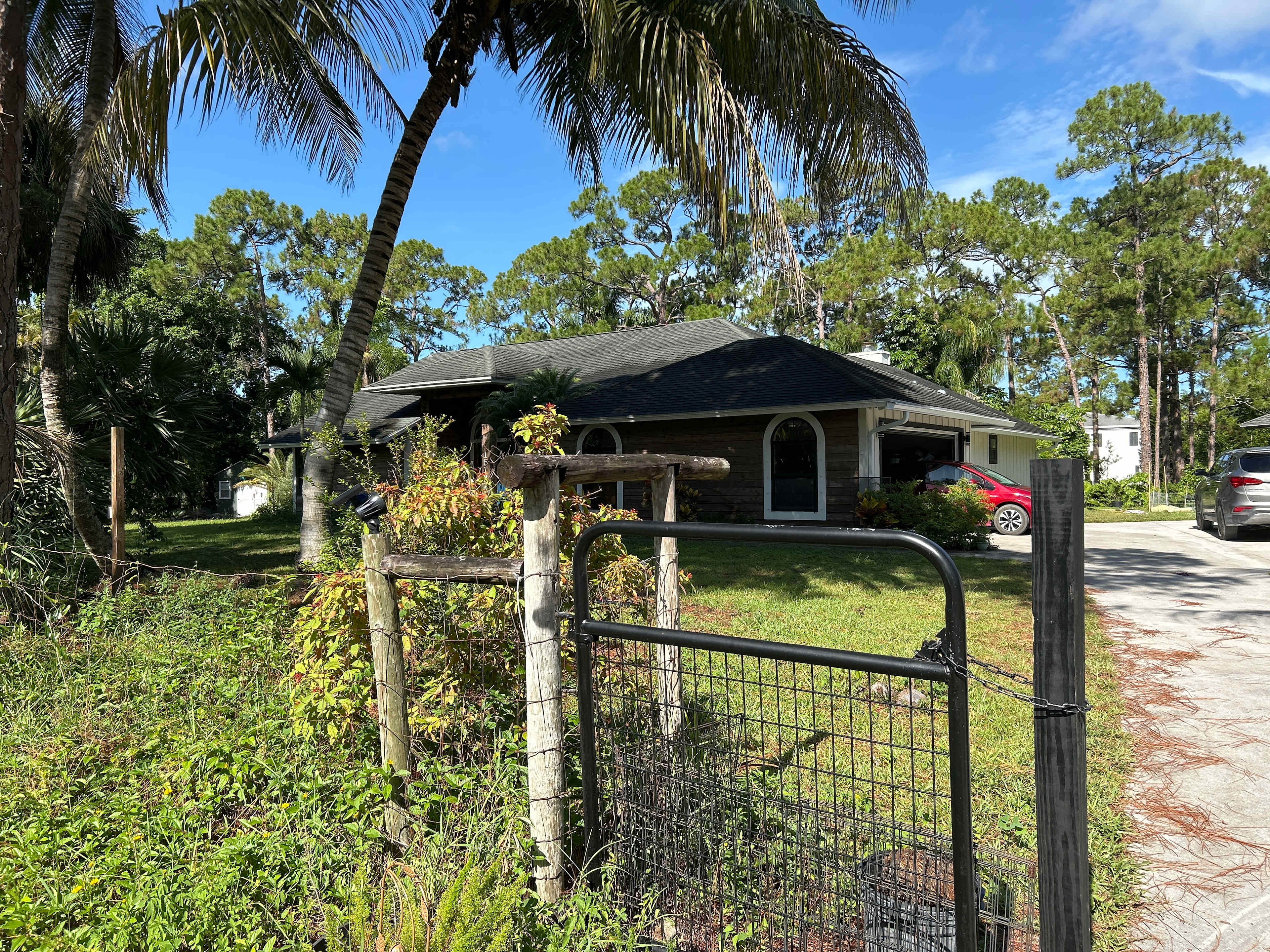 Cozy Cottage Room in Jupiter Farms