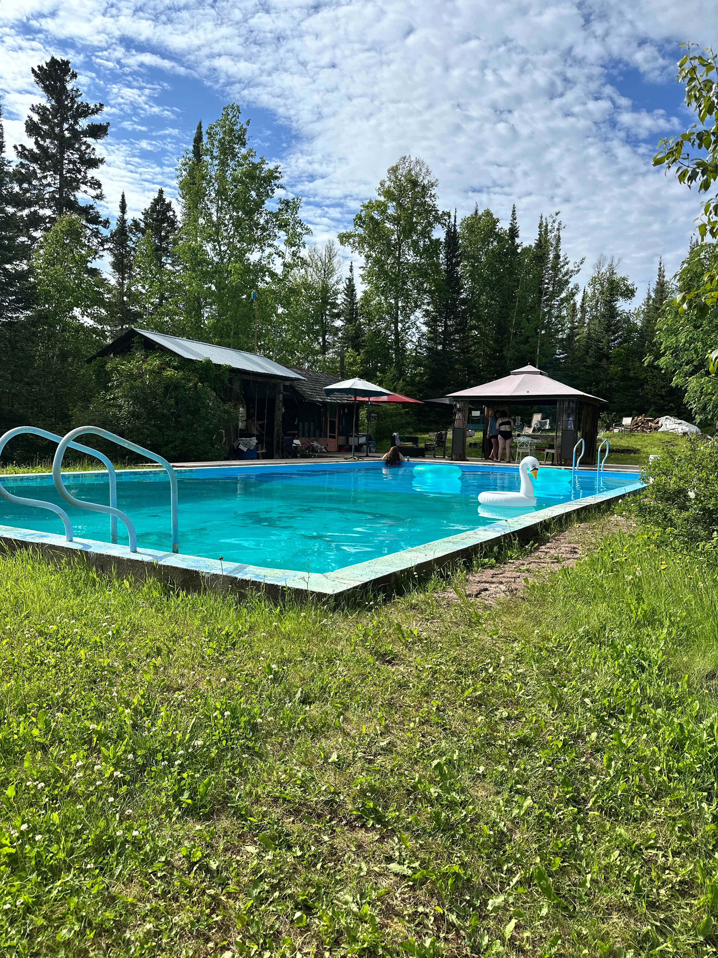 Peaceful Poolside Bliss!