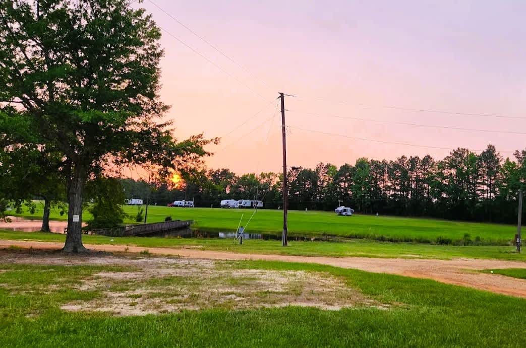 Bonnie & Clyde RV Resort