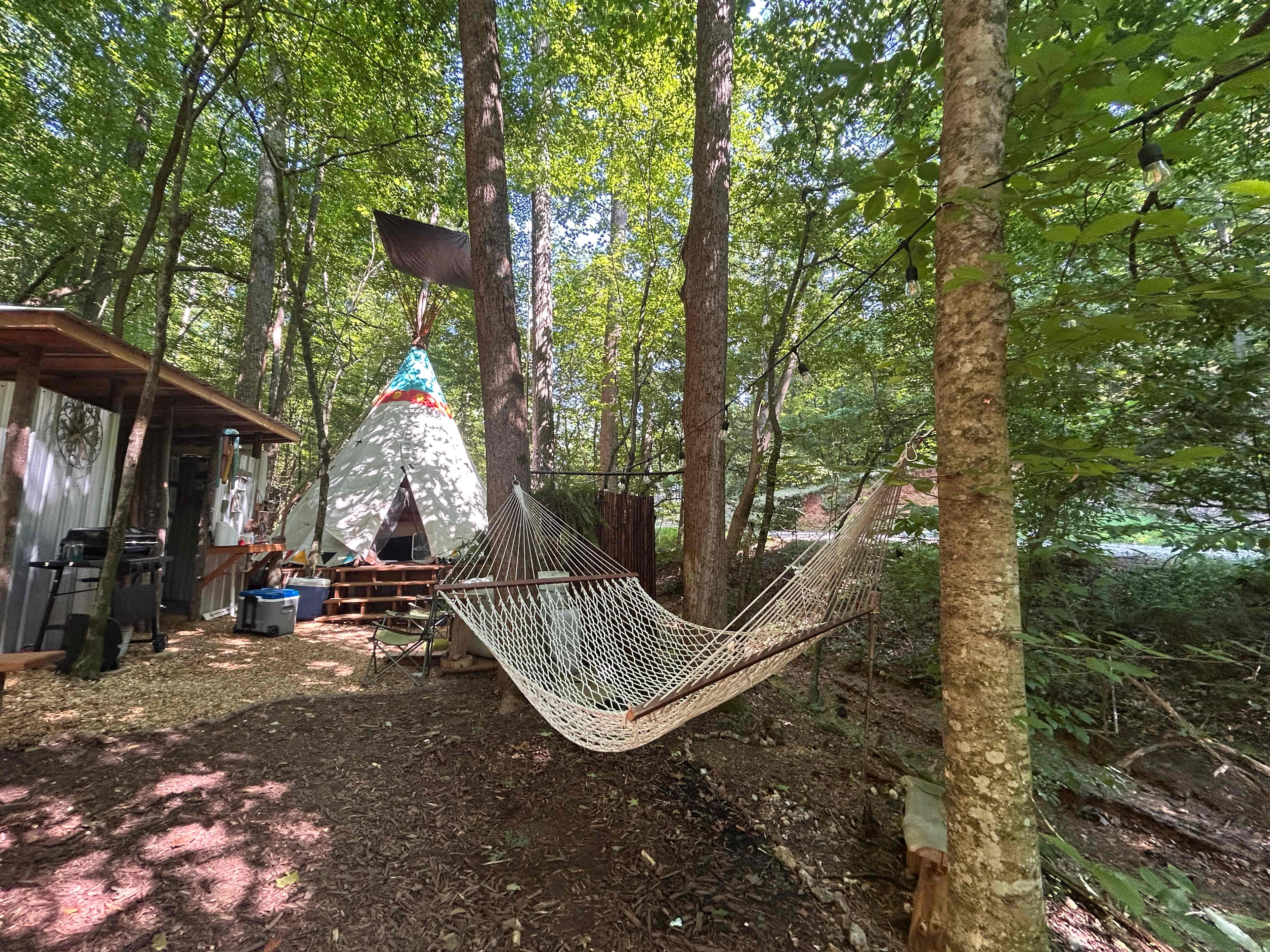 Tipi Glamping & Jacuzzi for couples