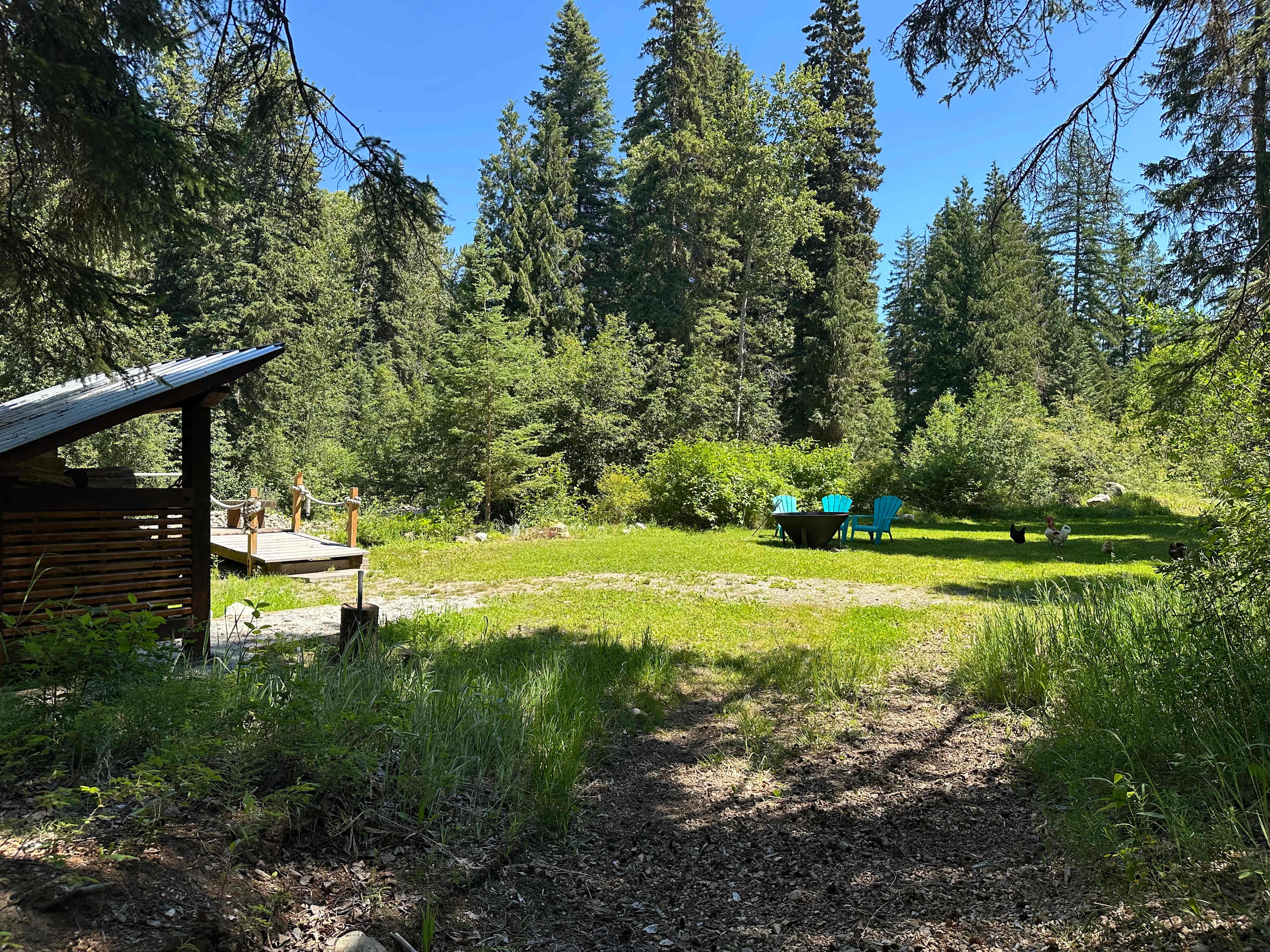 Charming Creekside Caravan