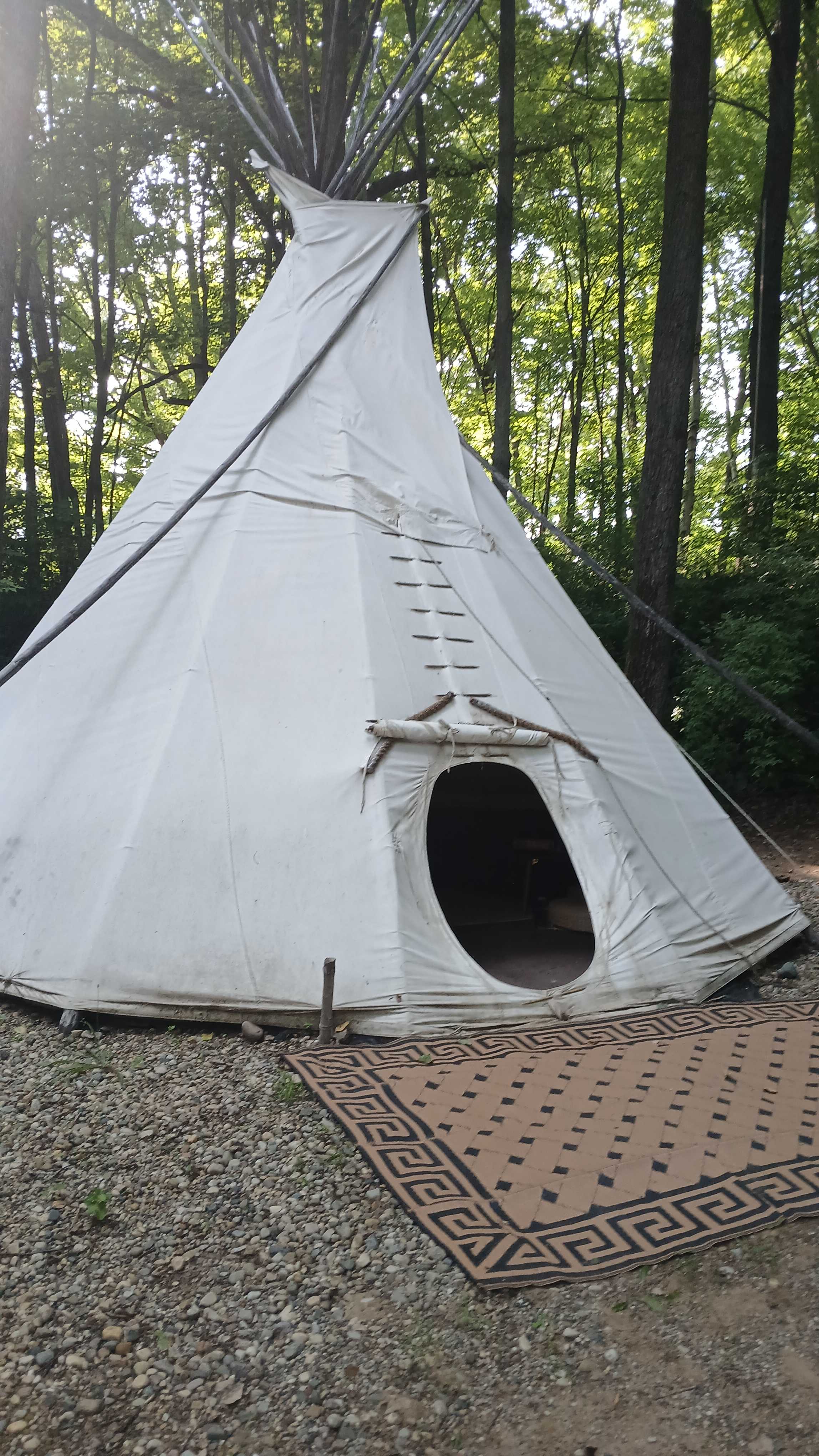 The waŋblí tipi