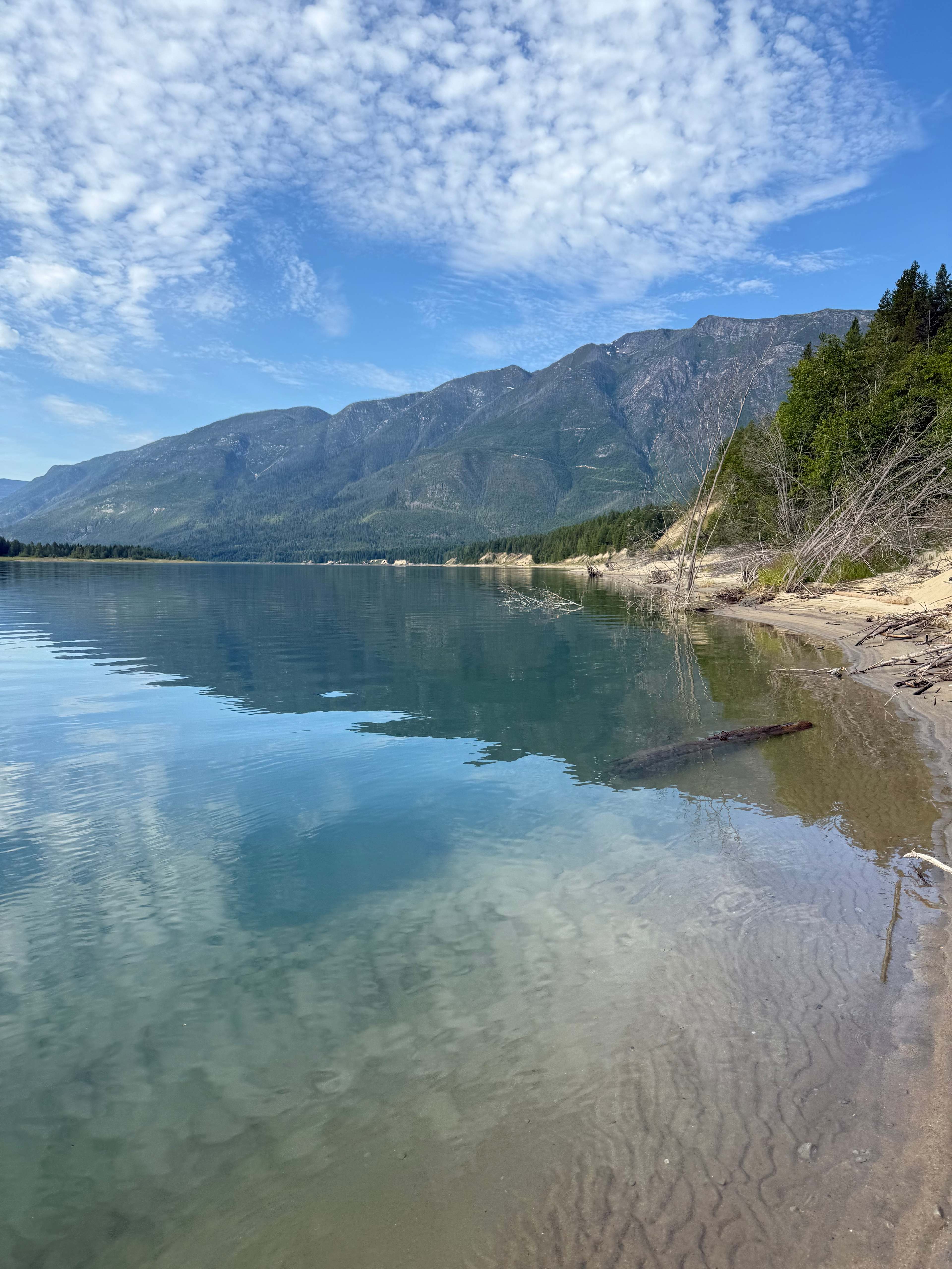 Stunning mountain views by the lake