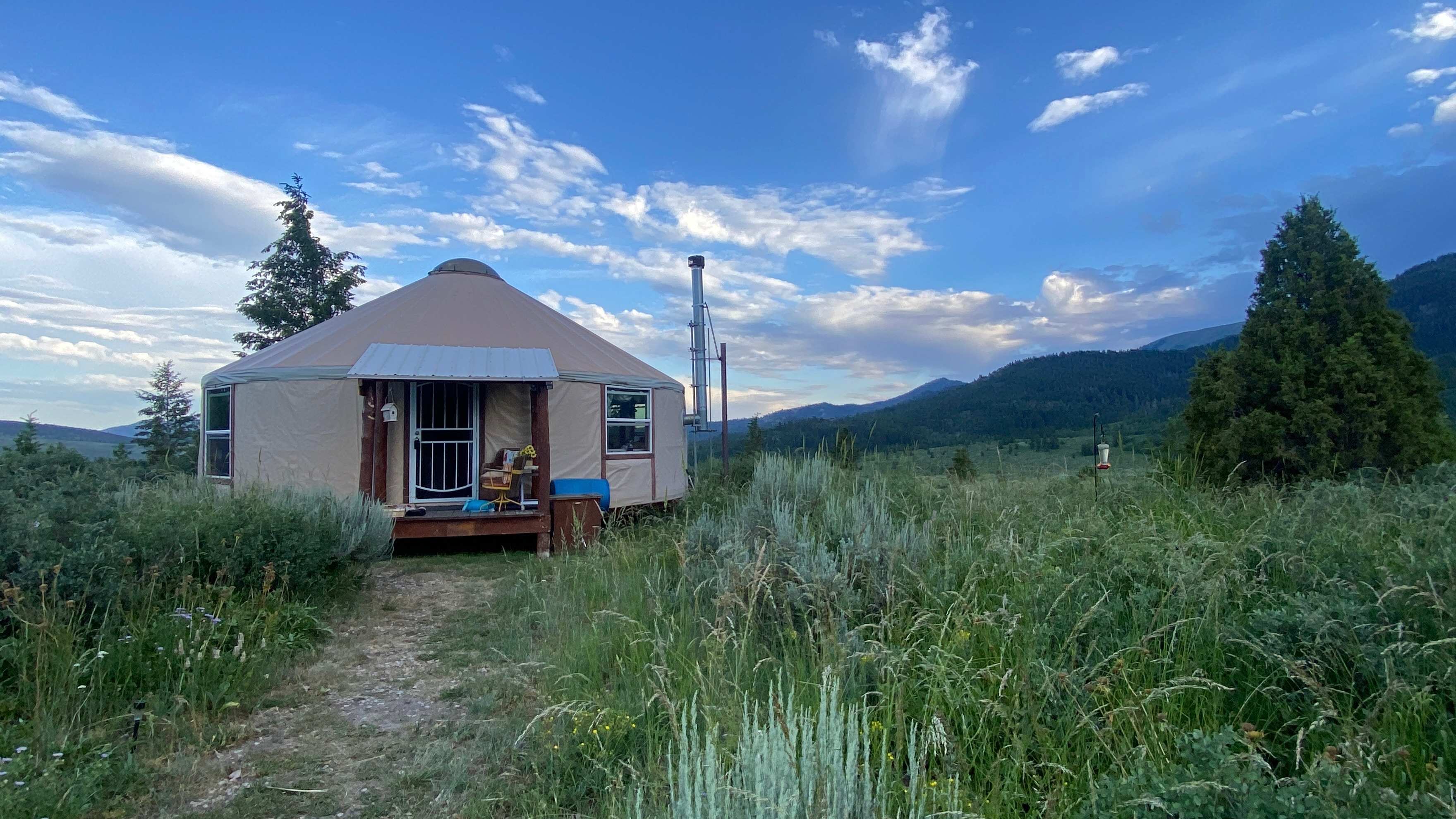 Mountain View Glamping Yurt