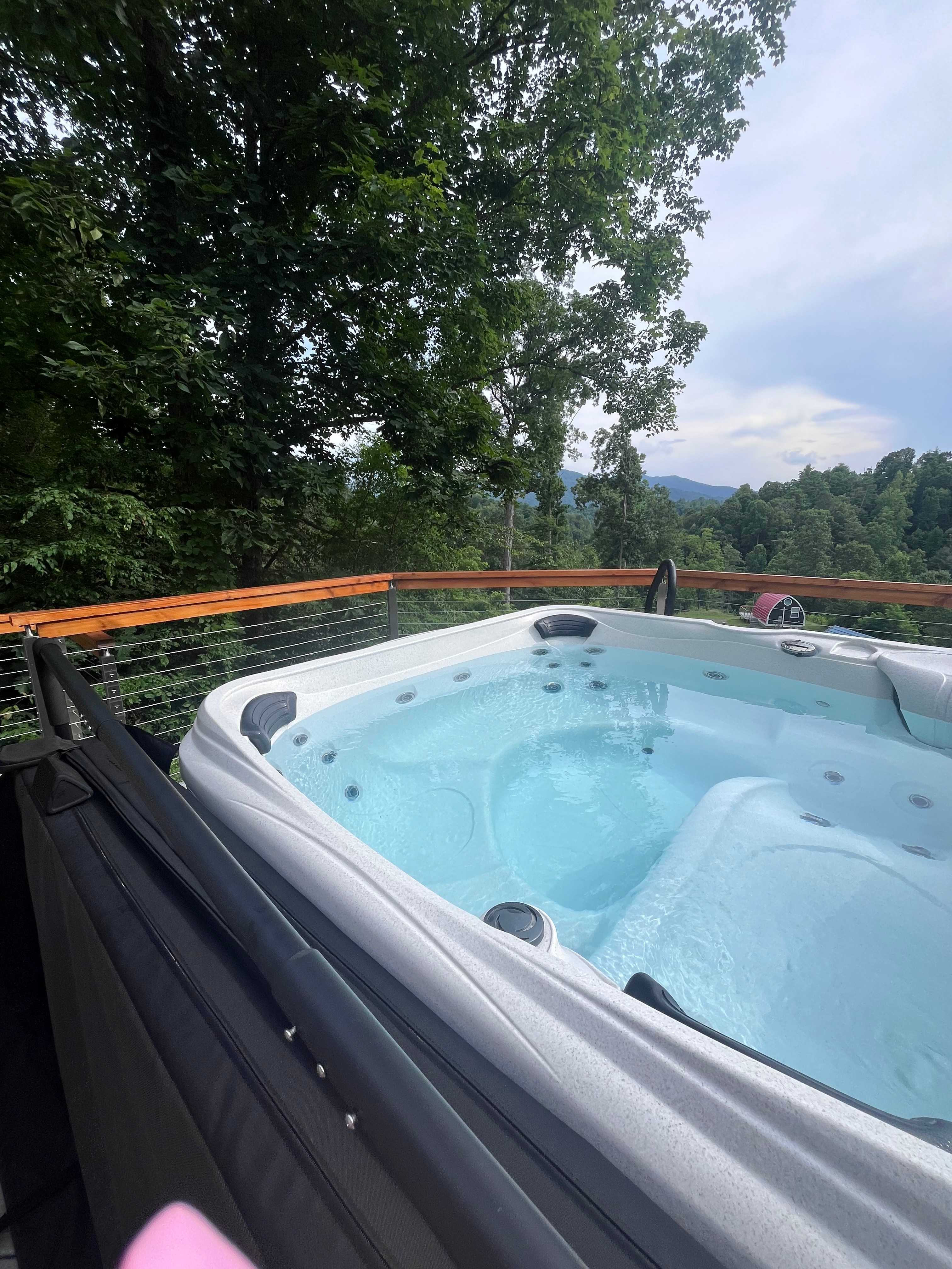 Romantic, hot tub, pet friendly