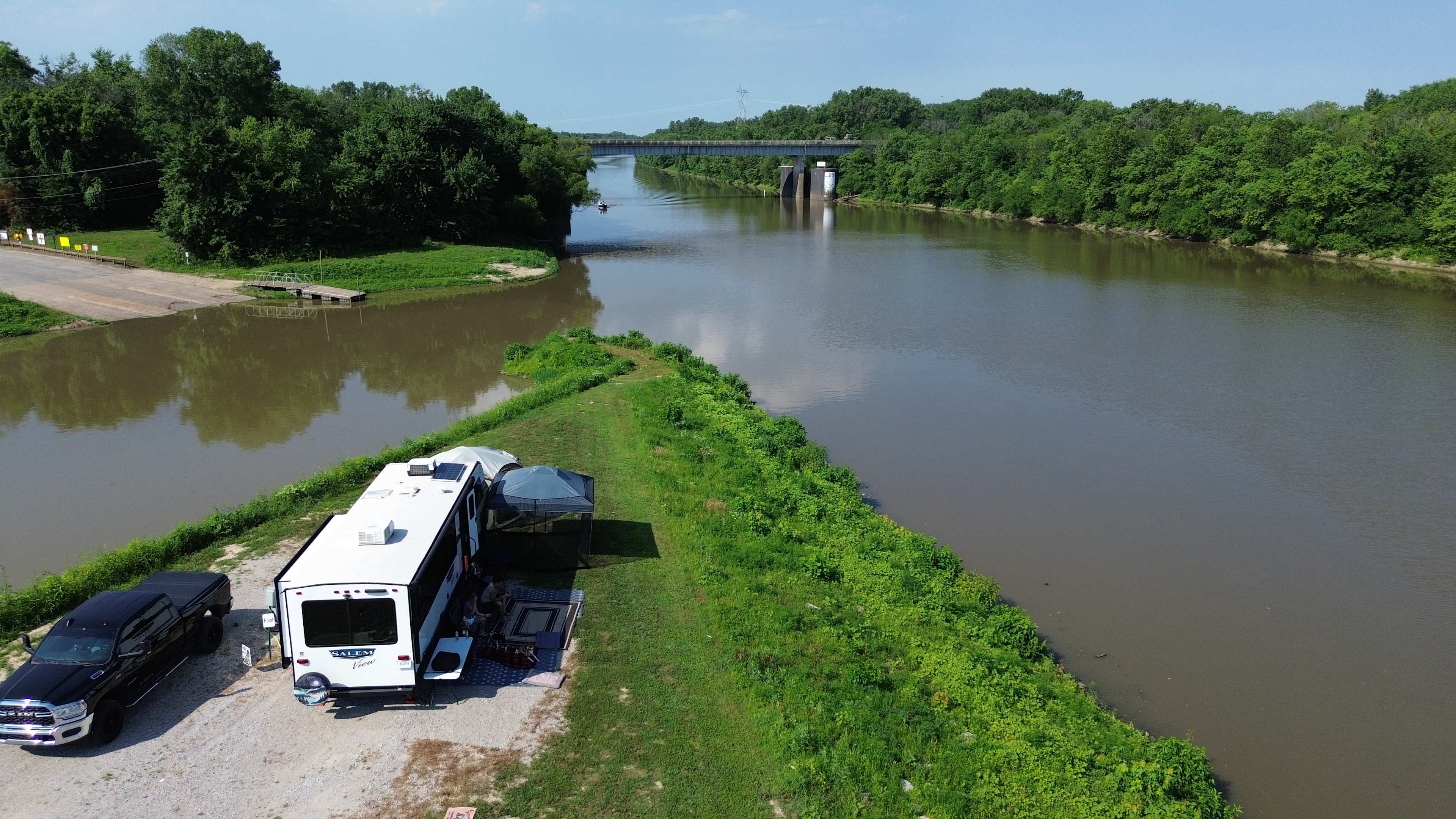 Kaskaskia River Camping & RV Park