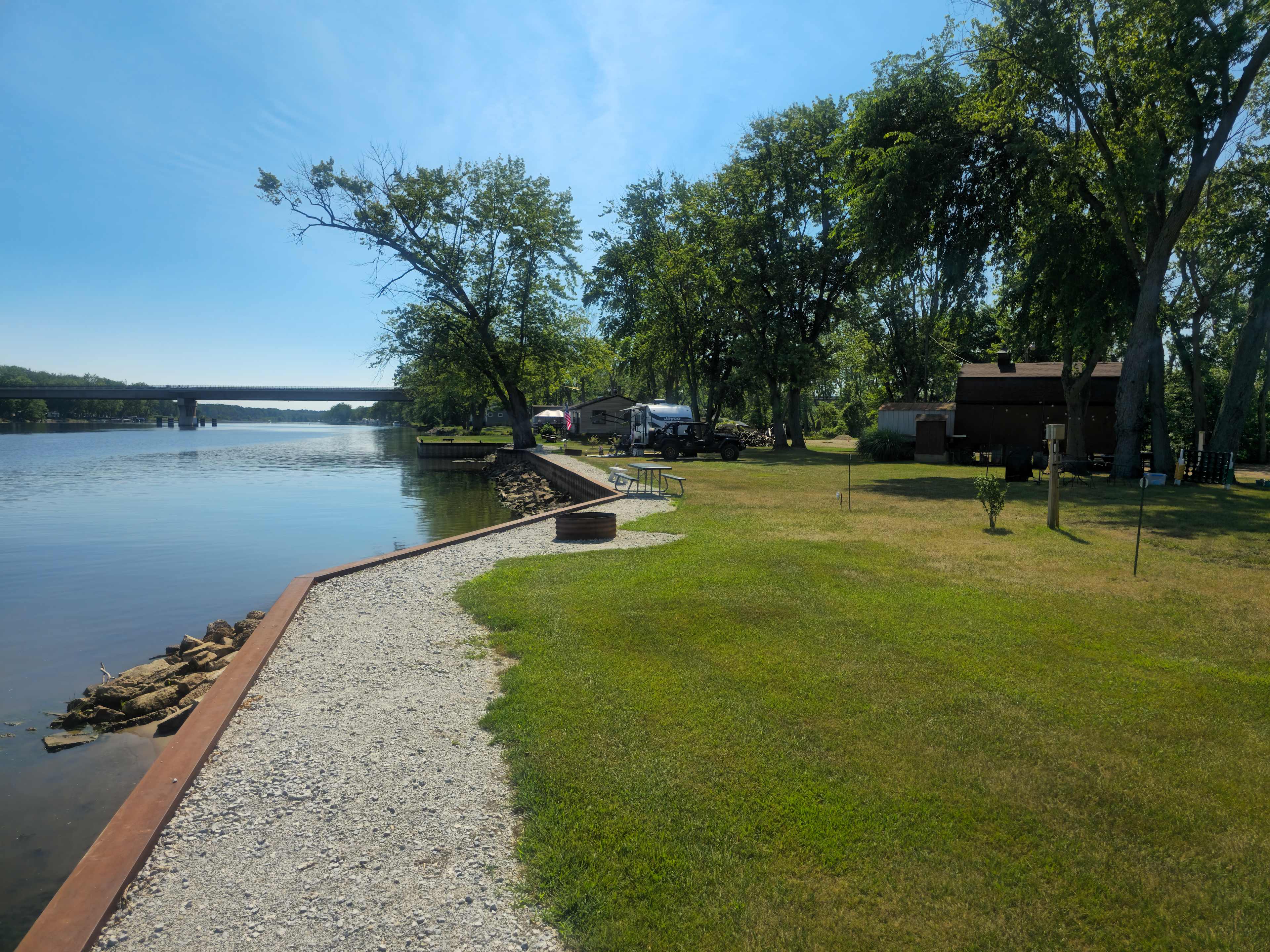 One Grand Place - Riverside Retreat