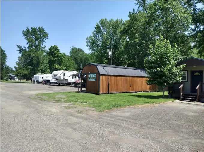 The Weekender Cabins and RV Retreat