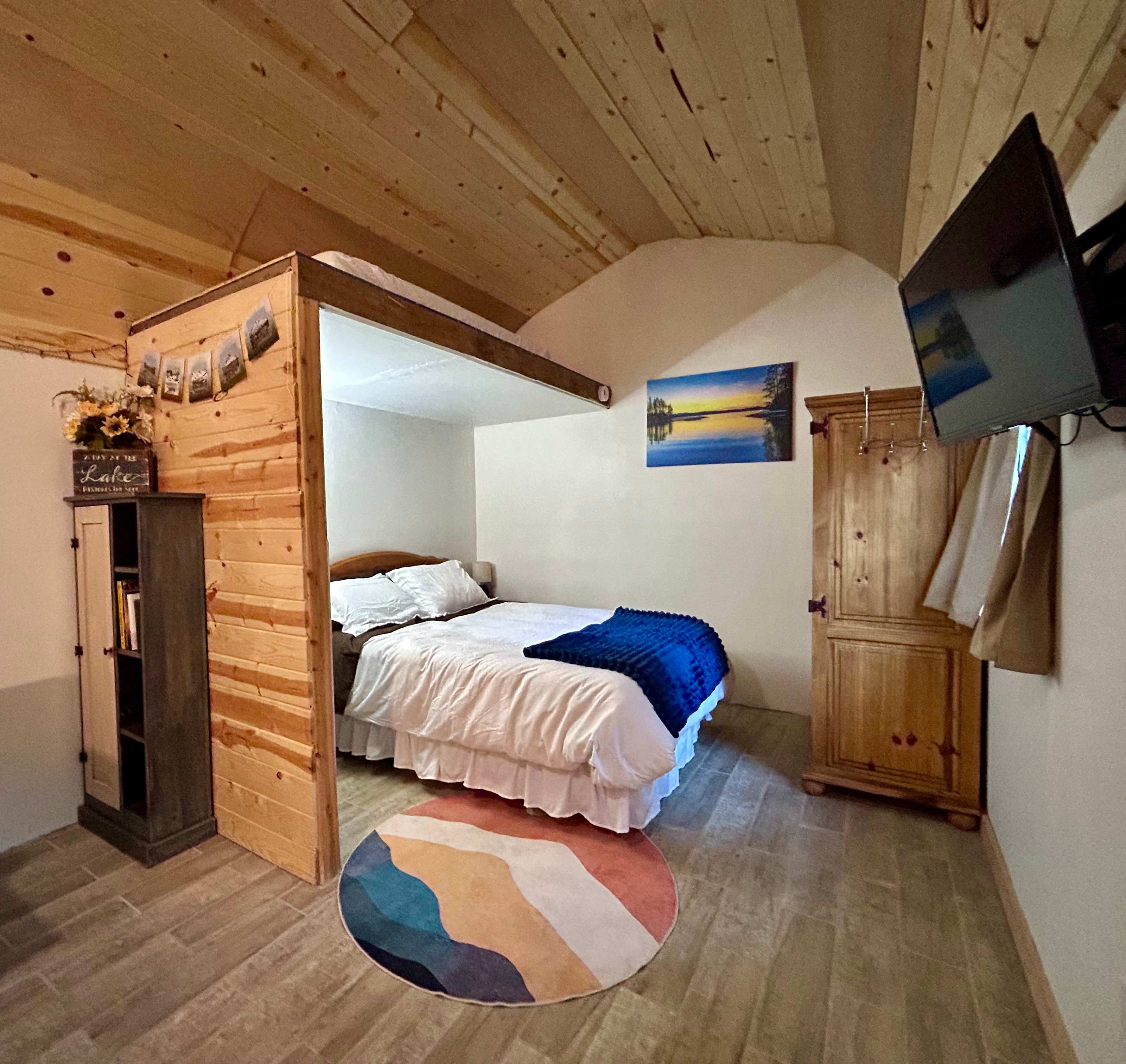 Comfortable main queen.