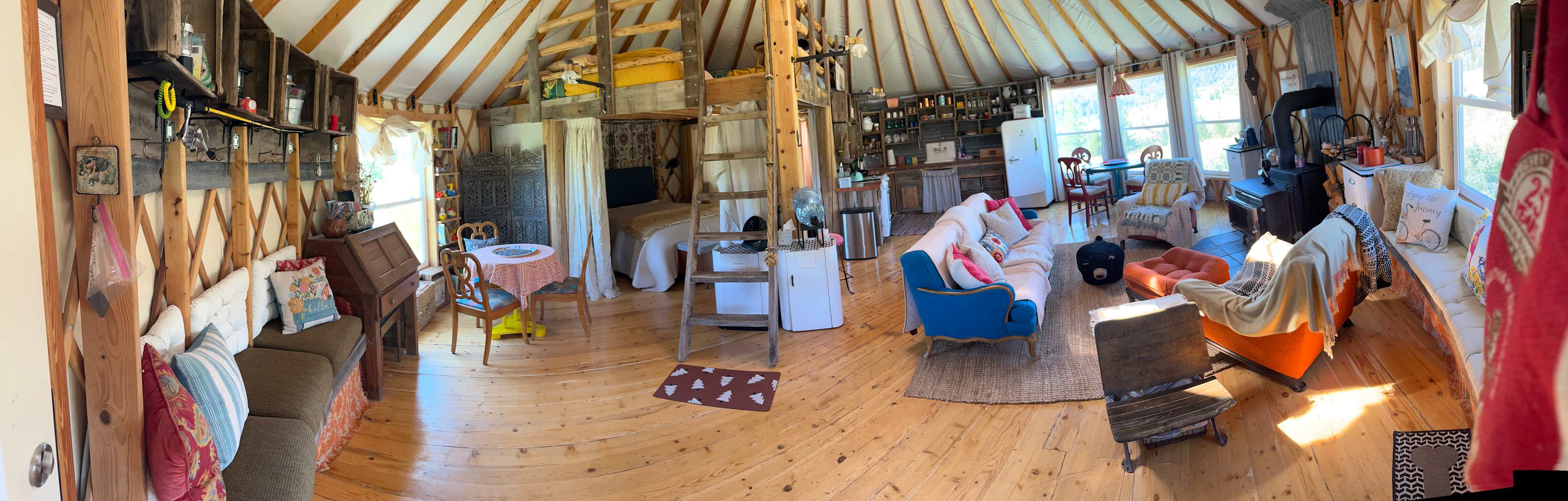 Mountain View Glamping Yurt