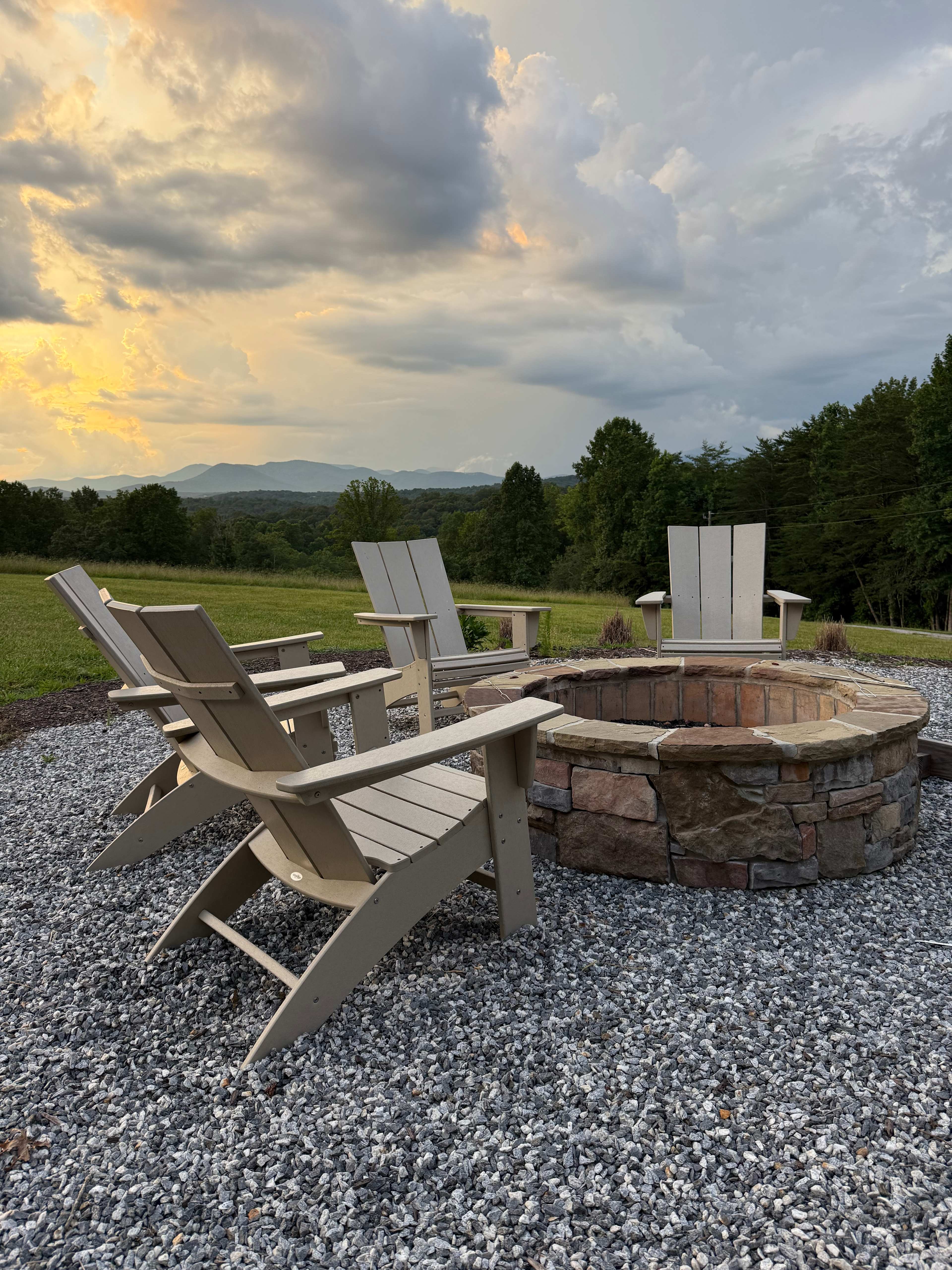 Mountain View Sip and Stay