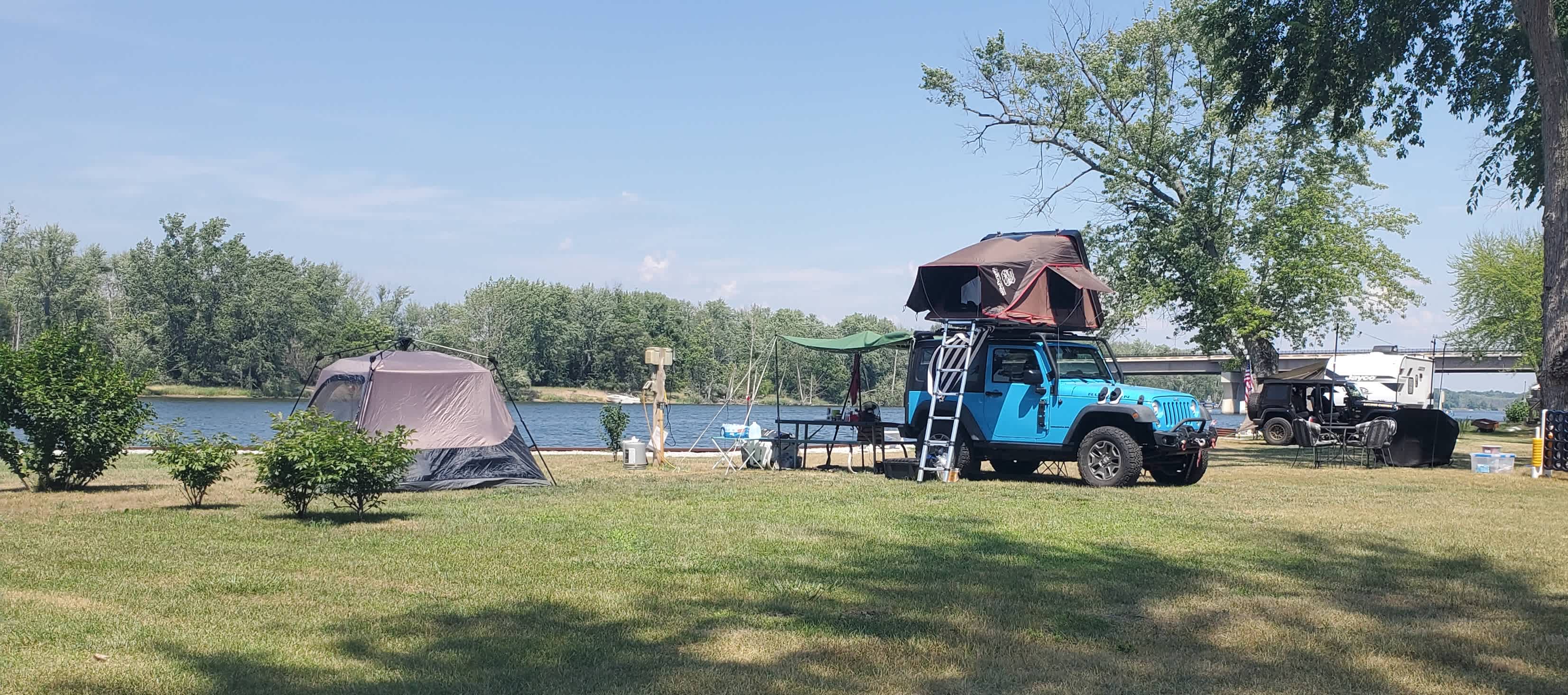 One Grand Place - Riverside Retreat