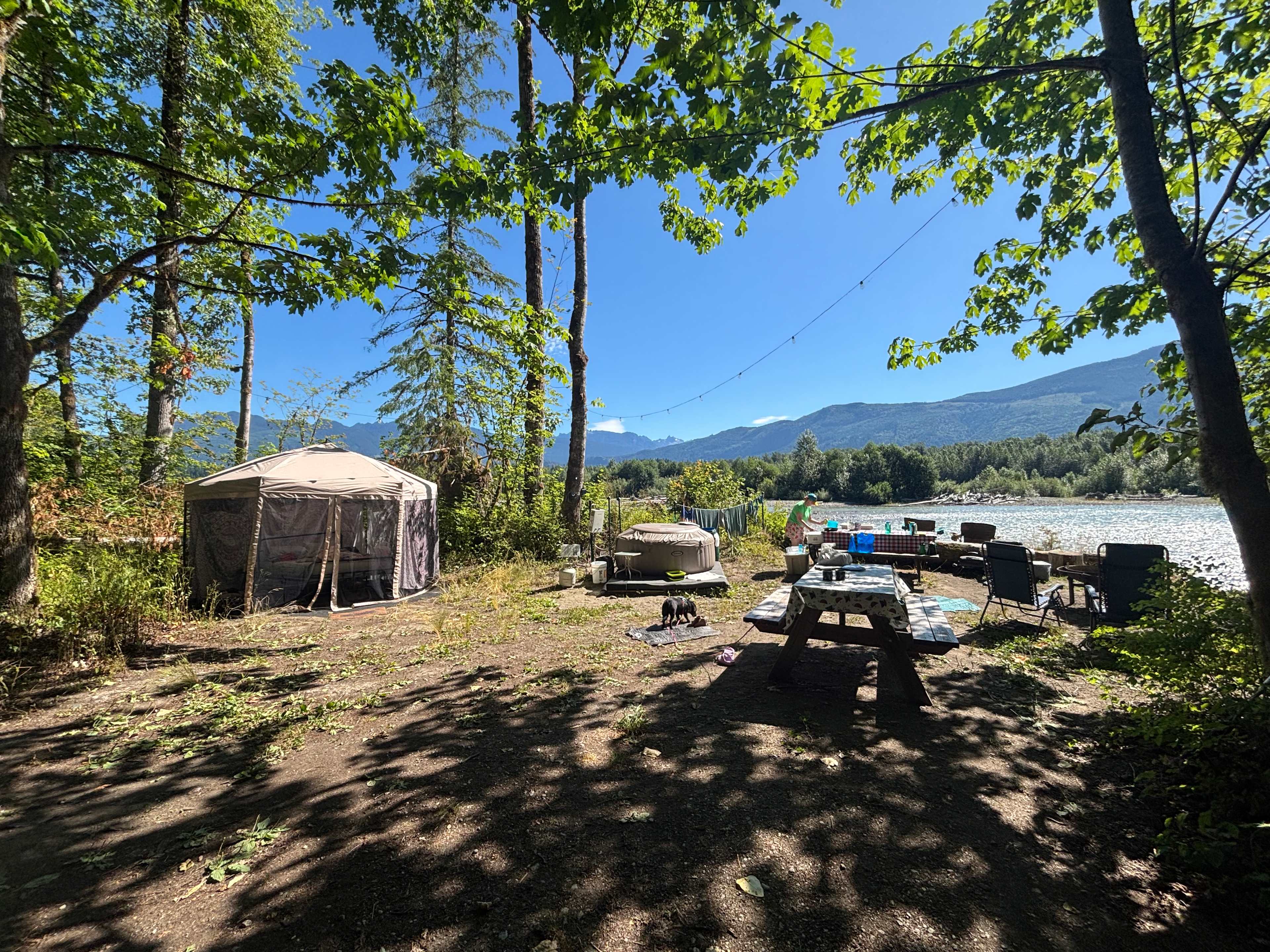 Camp 47- hot tub, river, mtn views!