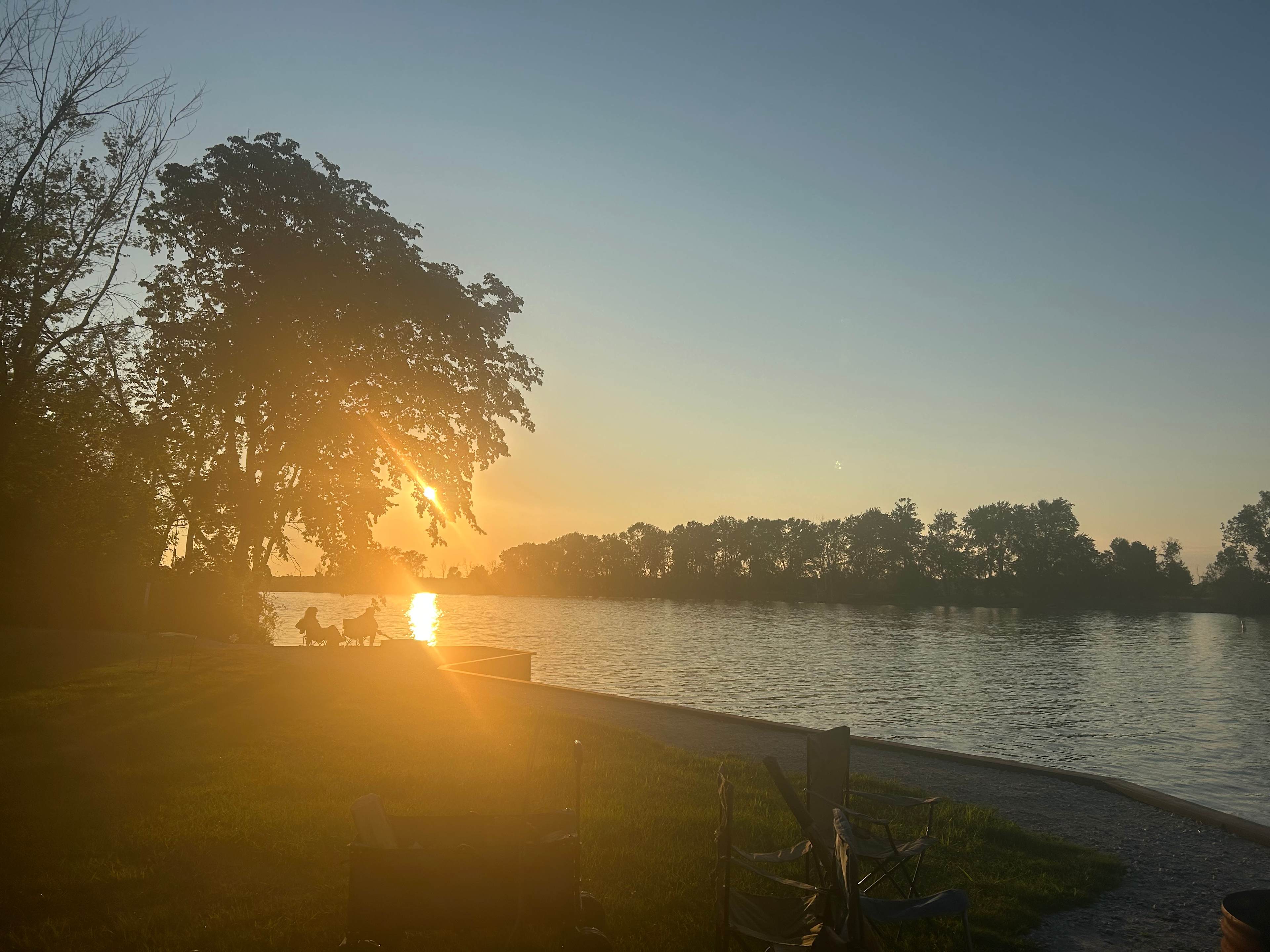 One Grand Place - Riverside Retreat