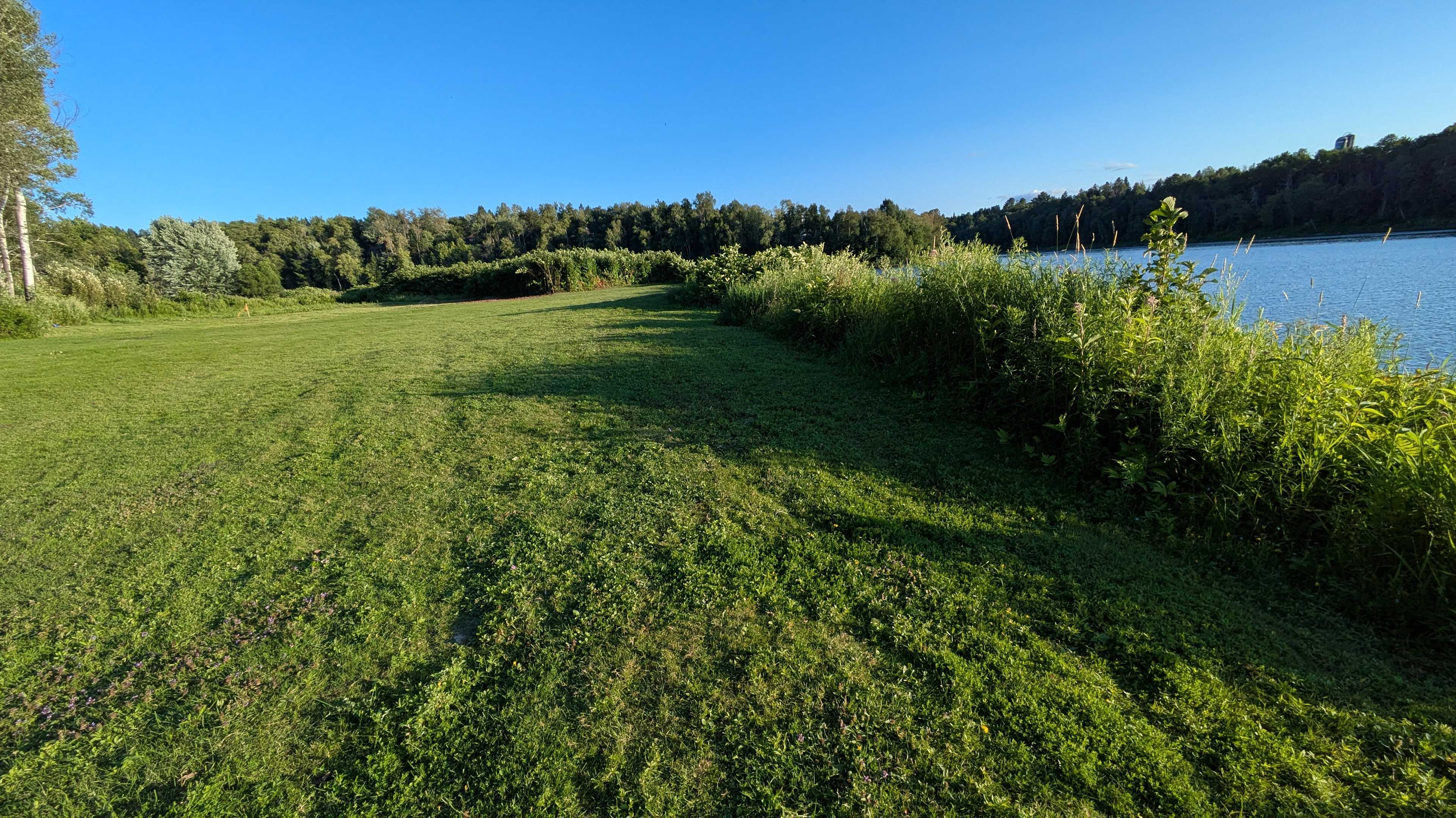 Au Petit Chat de la Riviere