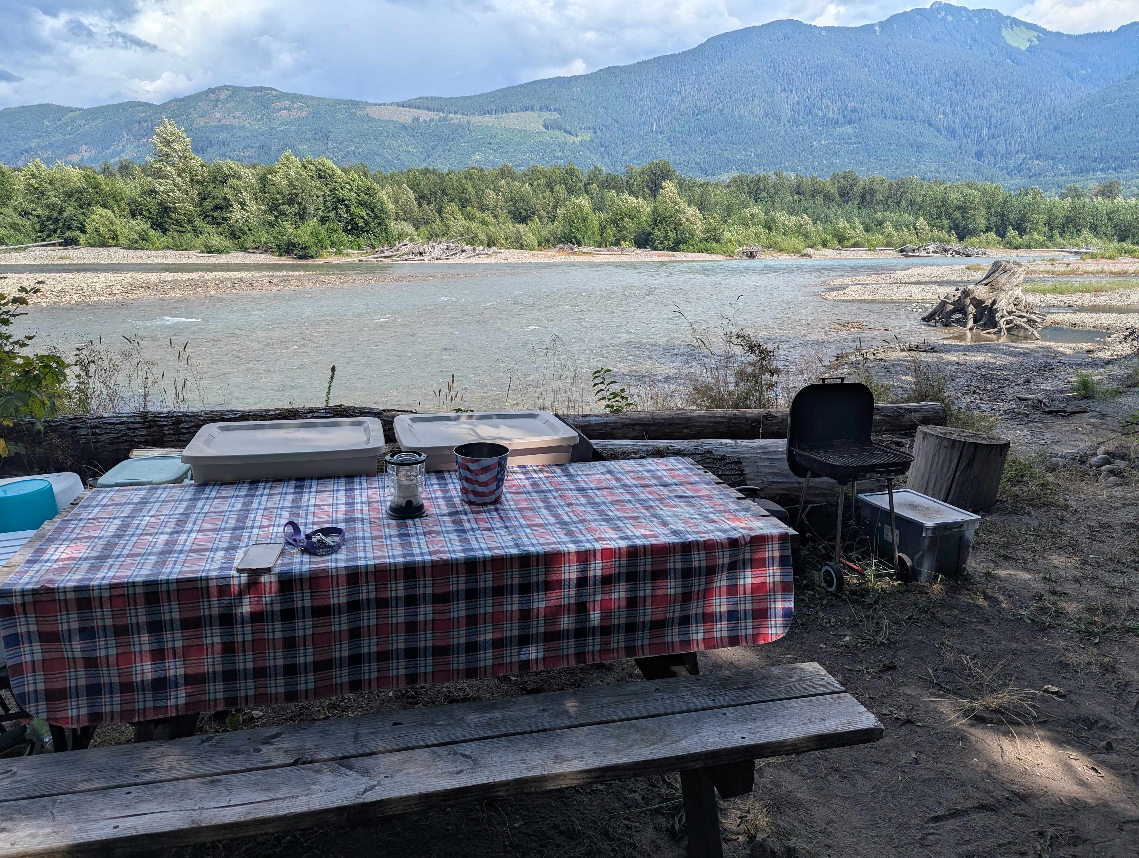 Camp 47- hot tub, river, mtn views!