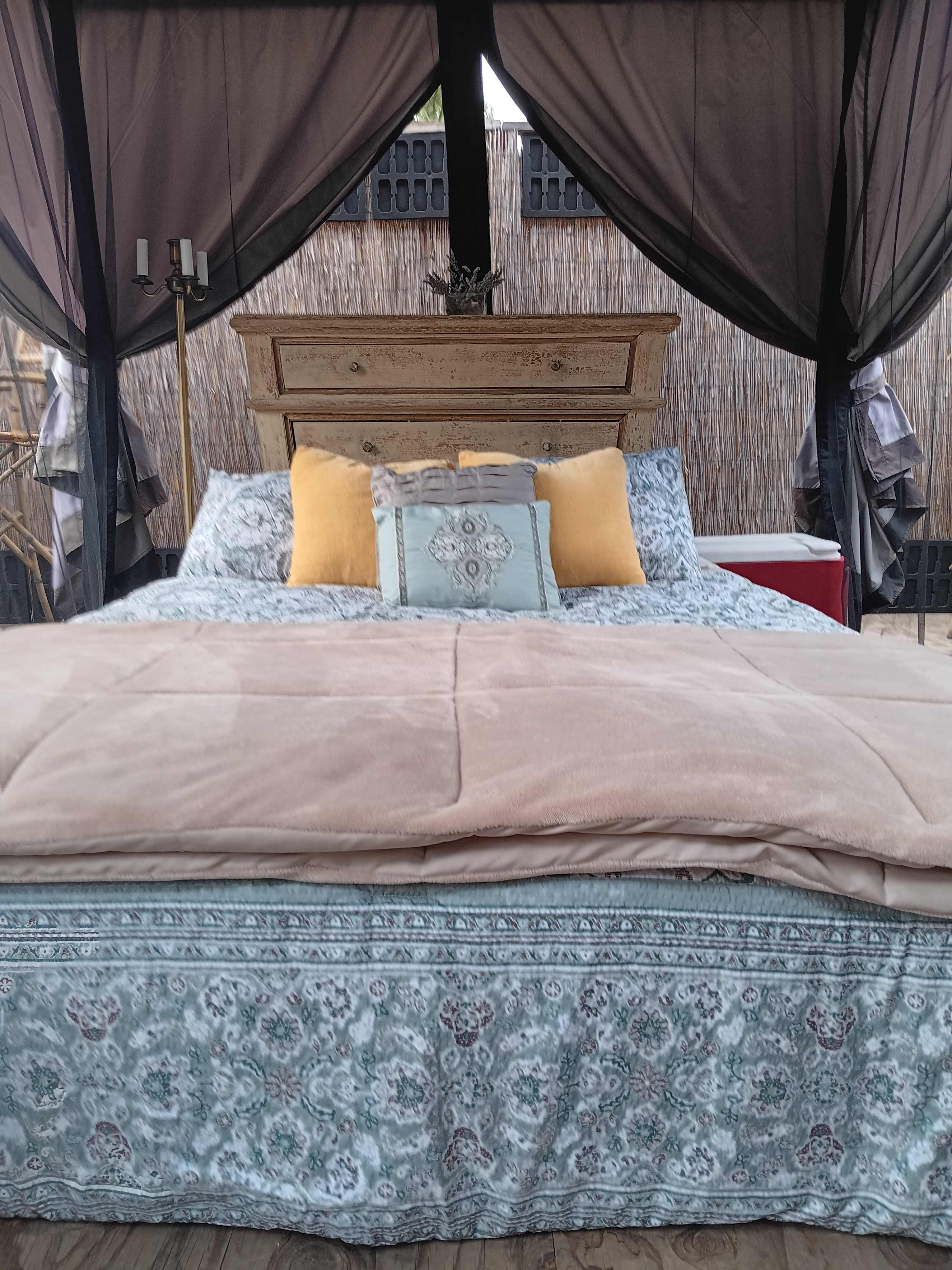 Ariana Acres is a work in progress. We started out with a daybed thinking Sunset Road is perfect for 1 person. Since couples stay more than singles, we replaced the twin set up with a Queen mattress. Frame to come soon. 
