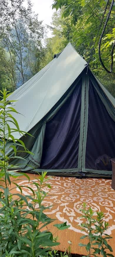 Woodland's Edge Glamping & Hot Tubs