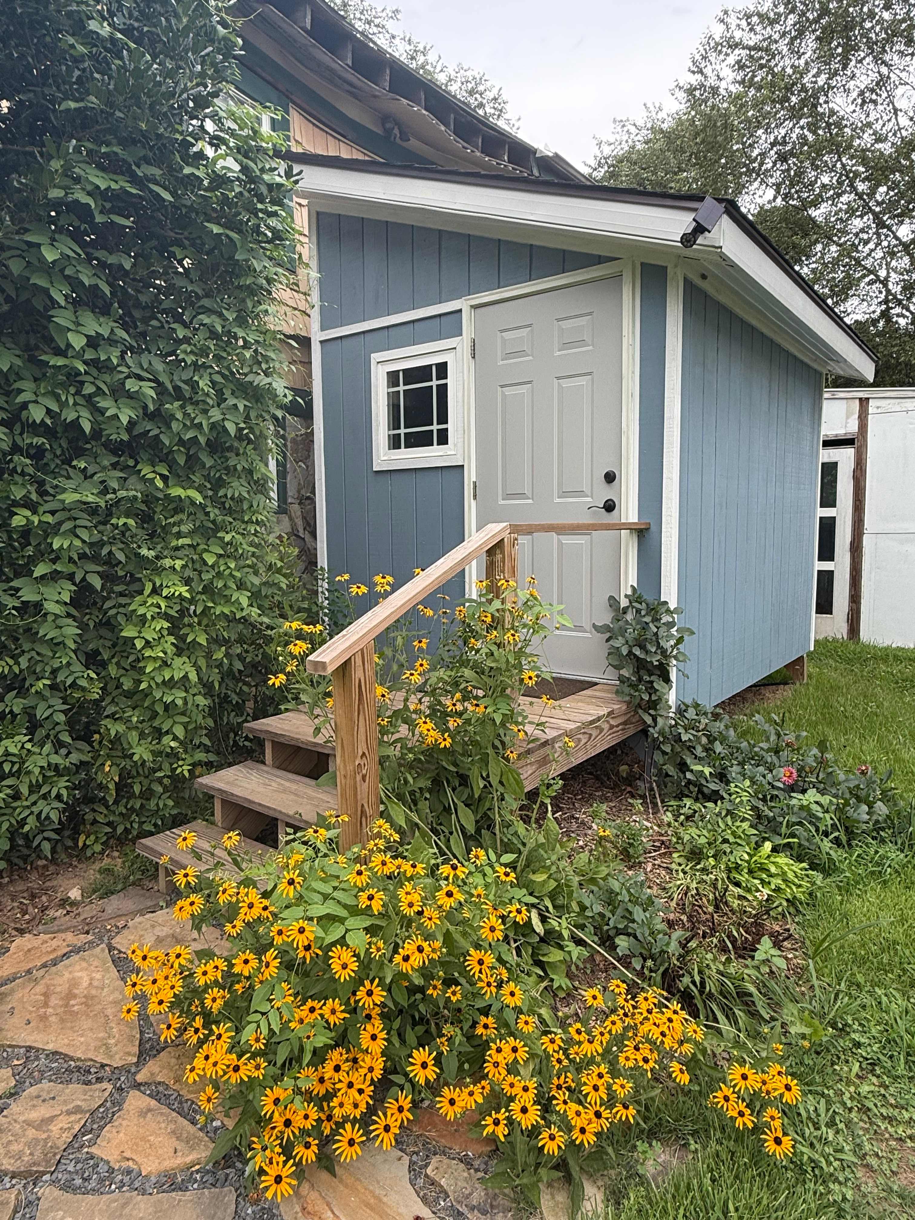 Broken Oak Riverside Getaway