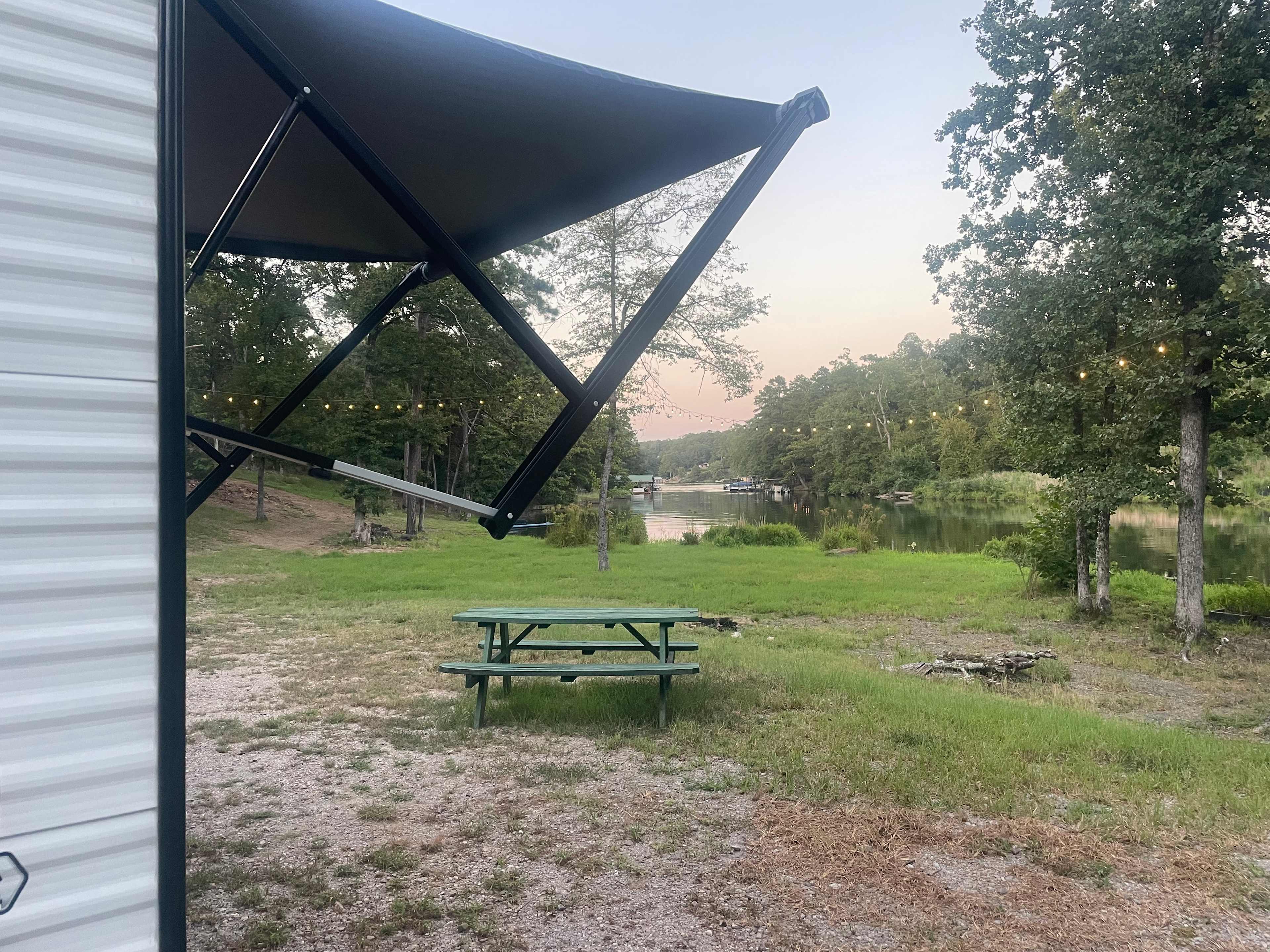 Rainbows End RV On Lake Hamilton