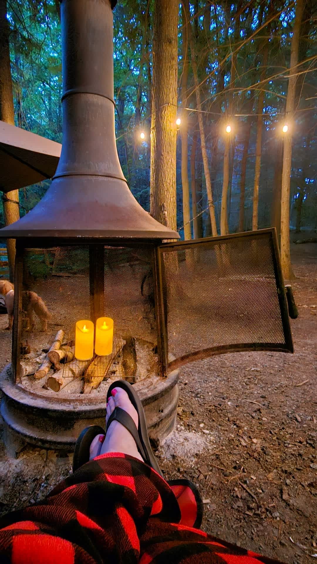 There was a fire ban. But that didn't bother us. I brought battery candles and created a perfect ambiance. I highly recommend 