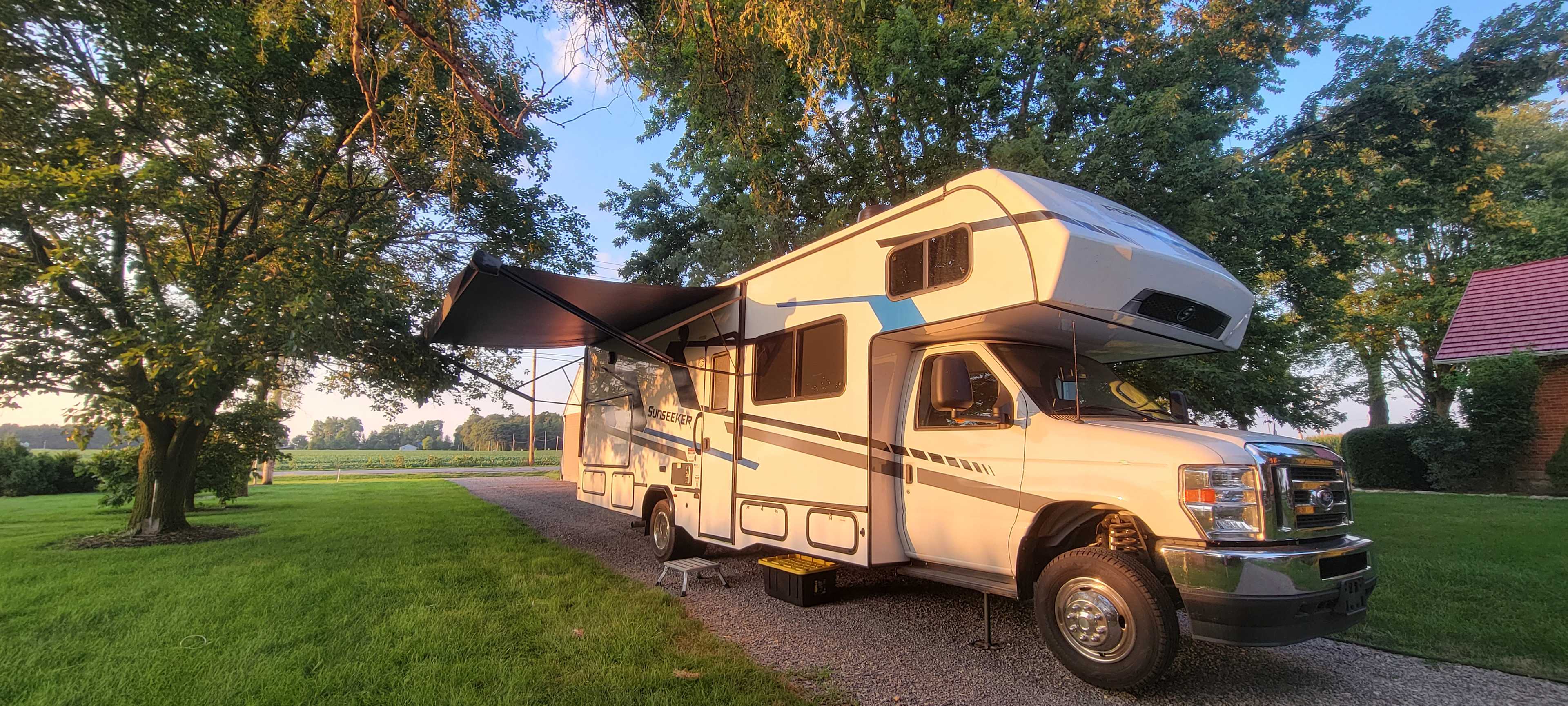 T&K Schoolhouse Camping