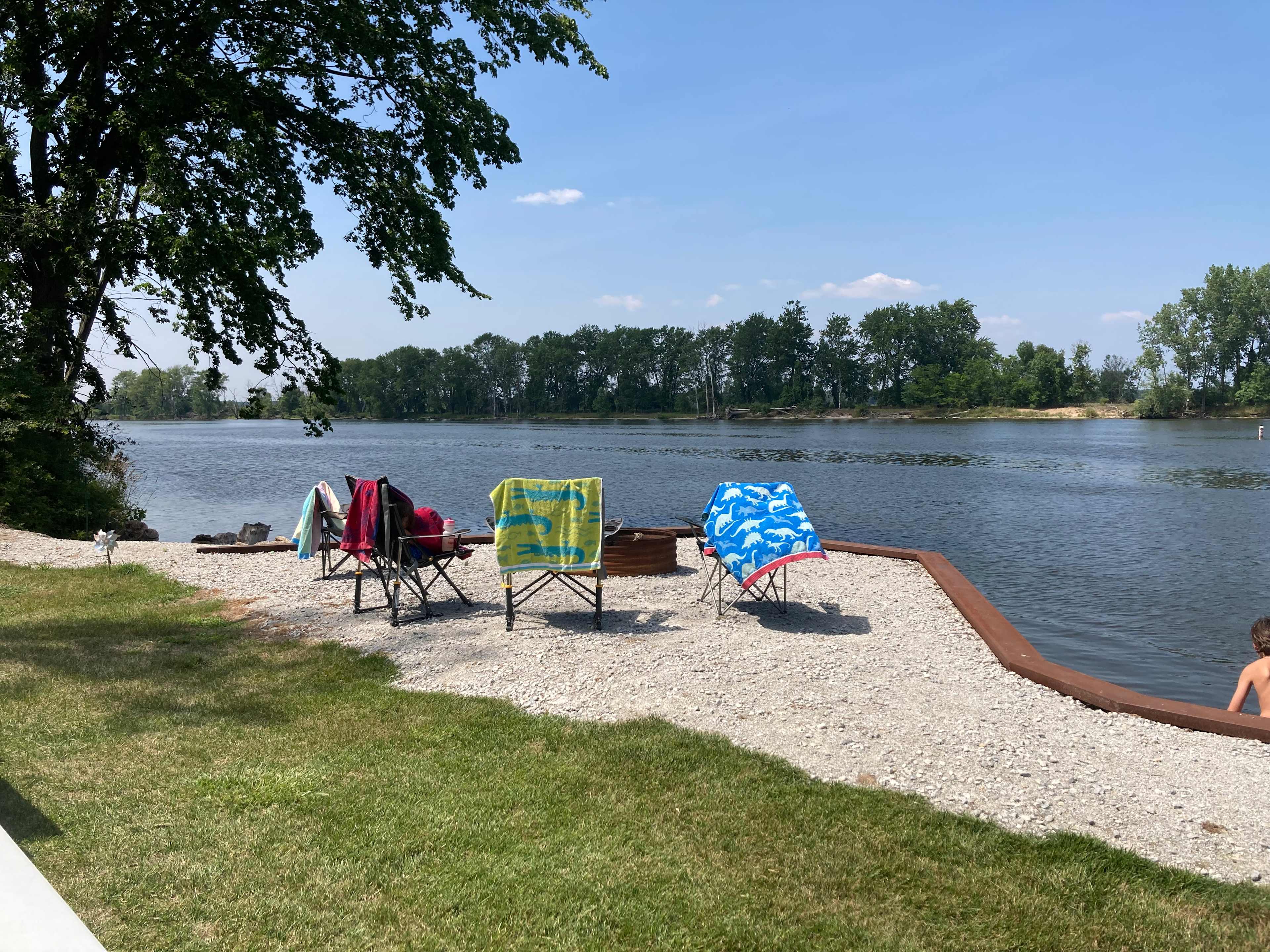 One Grand Place - Riverside Retreat