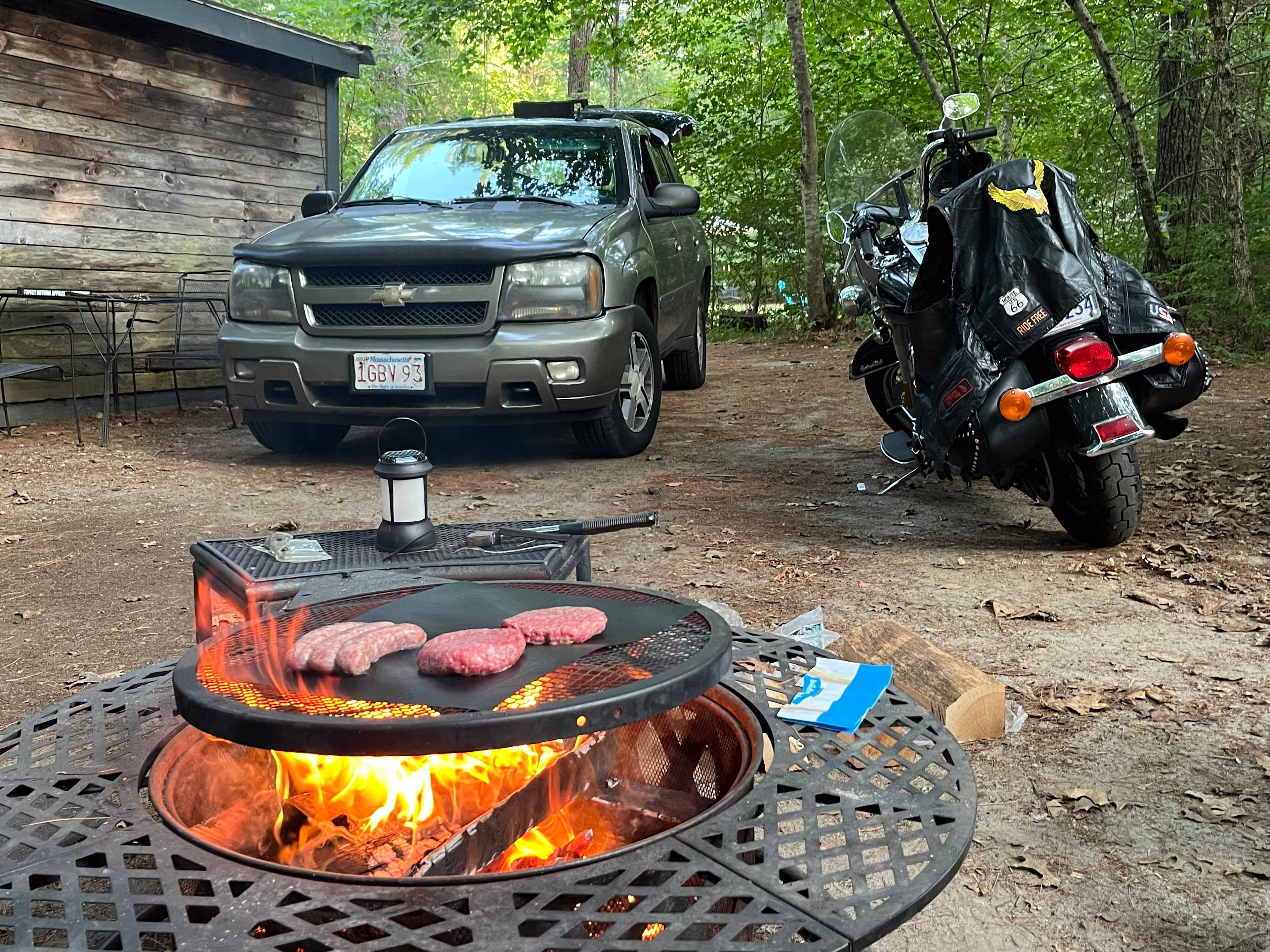 Great cooking pit! Saved me having to drag out my camp stove.