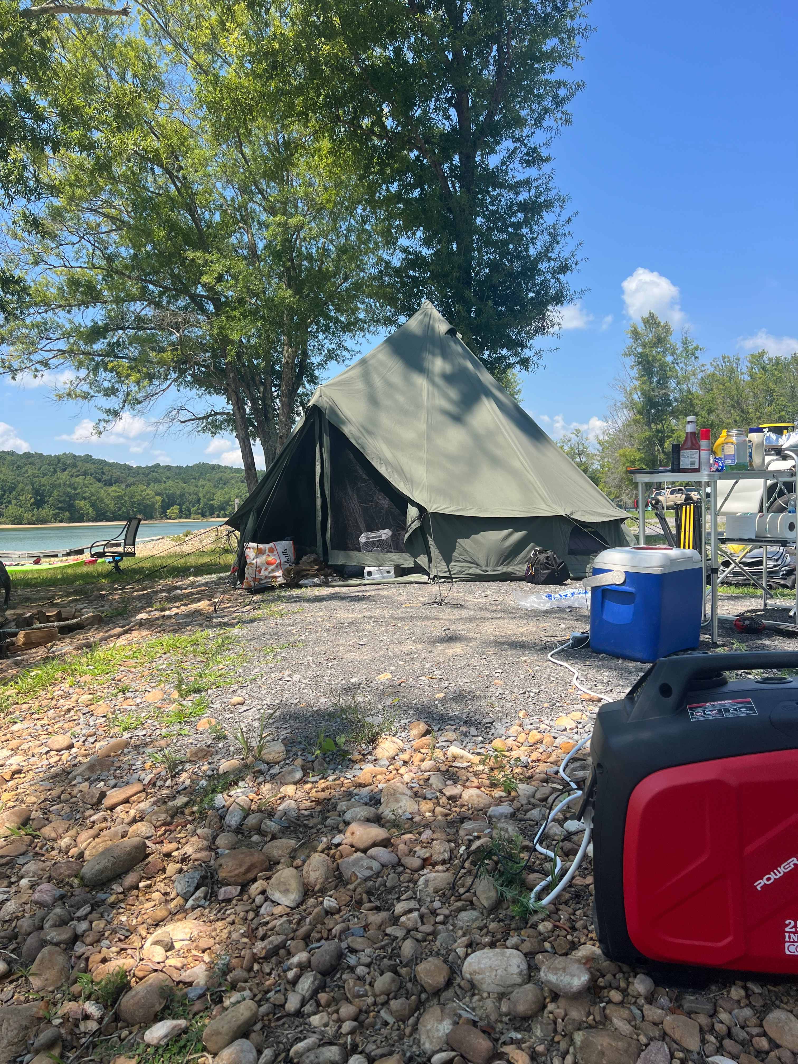 LAKESIDE GETAWAY ON DOUGLAS