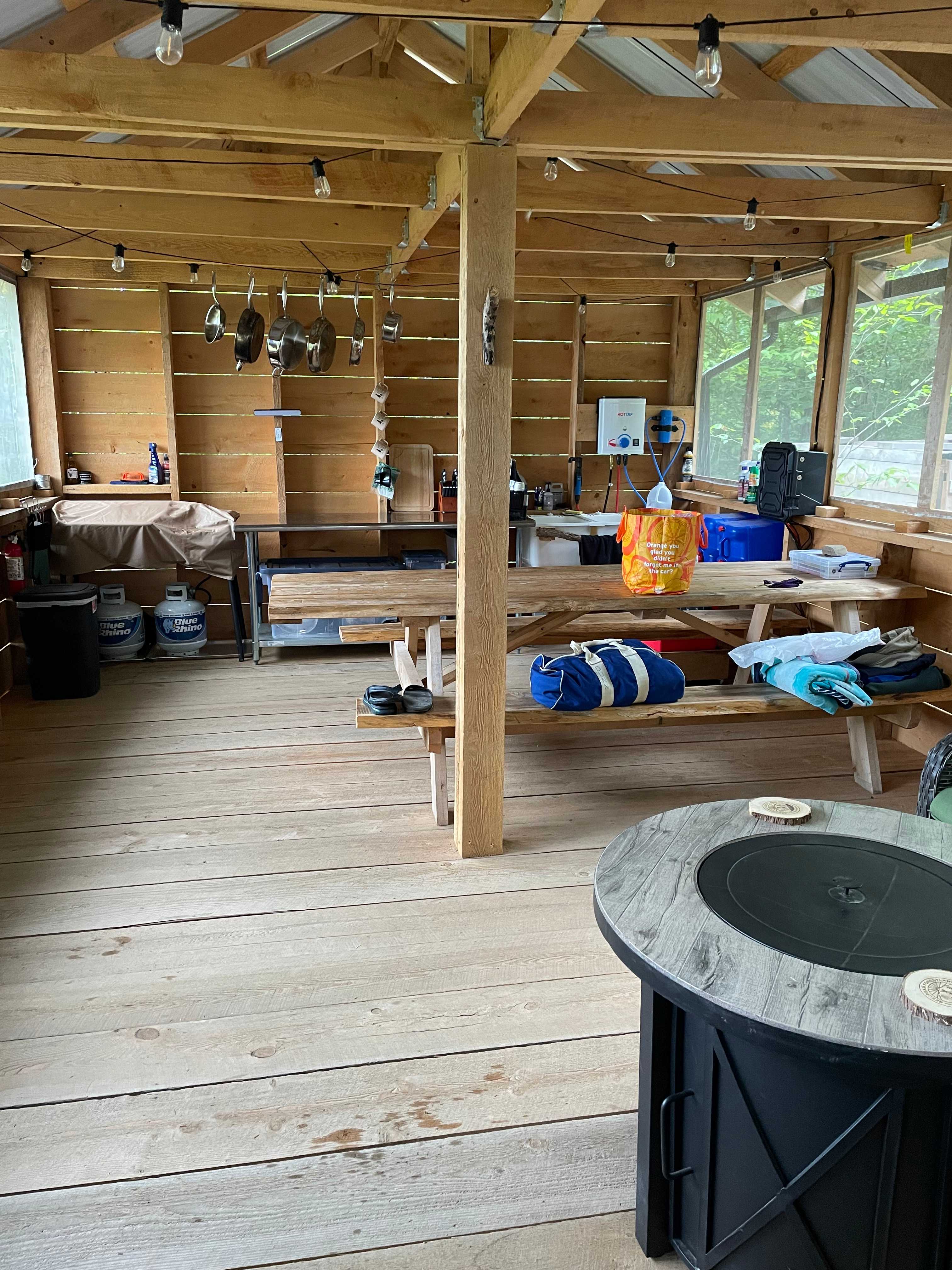 Plenty of space and places to eat, relax, play games