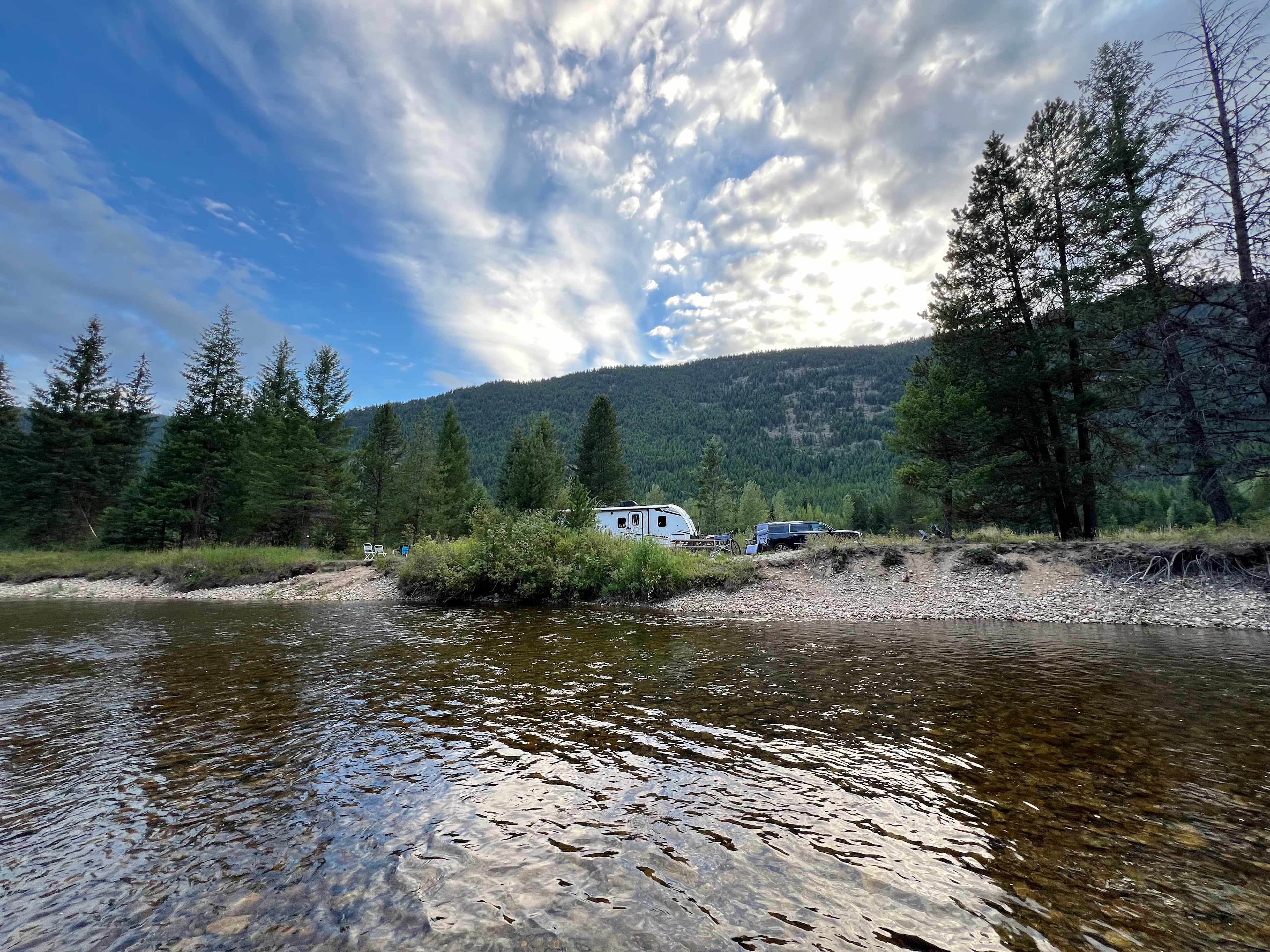 ARLO's KVR Trail Riverside Camping