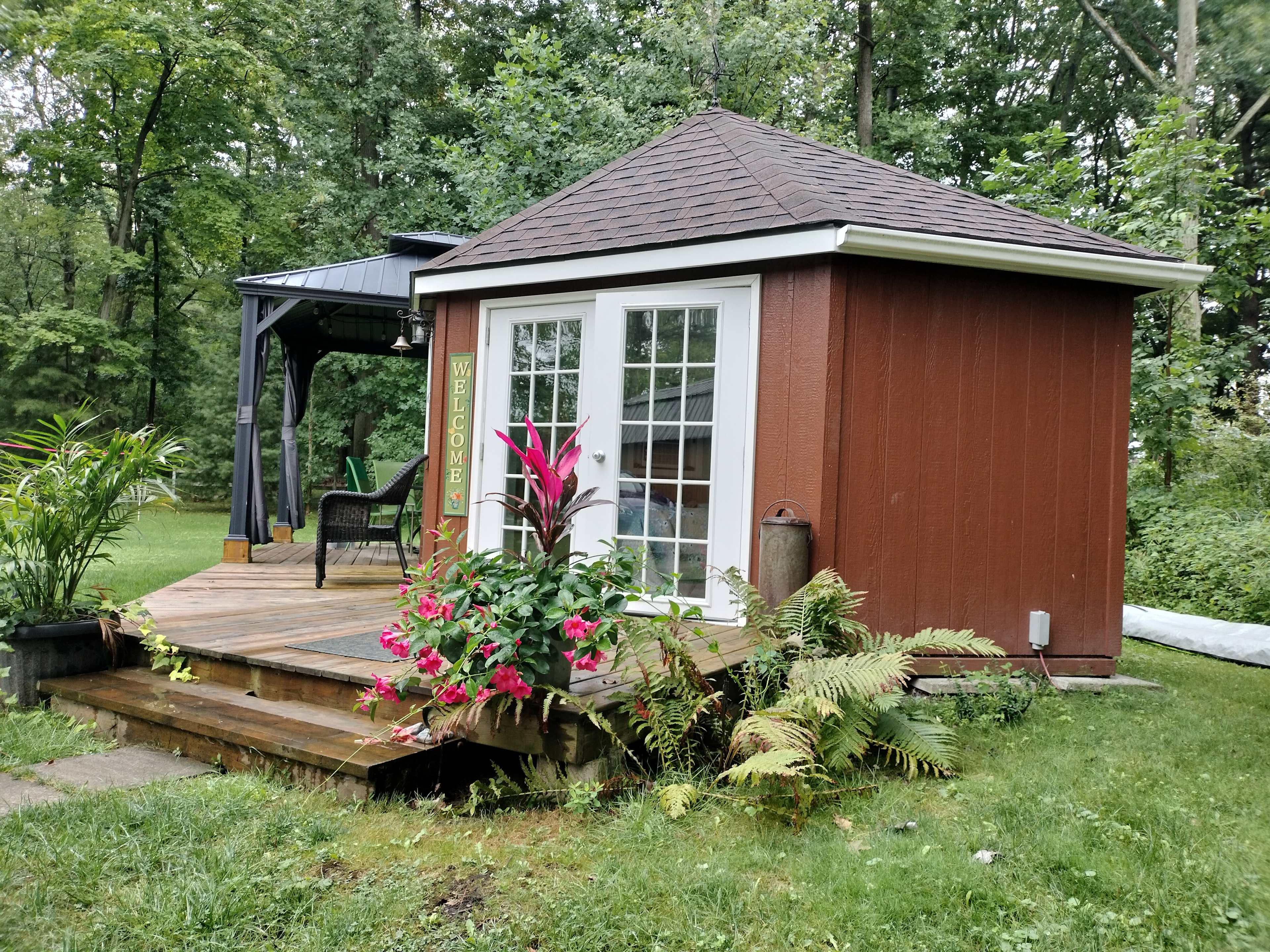 Cabin close to Lake Erie and trails