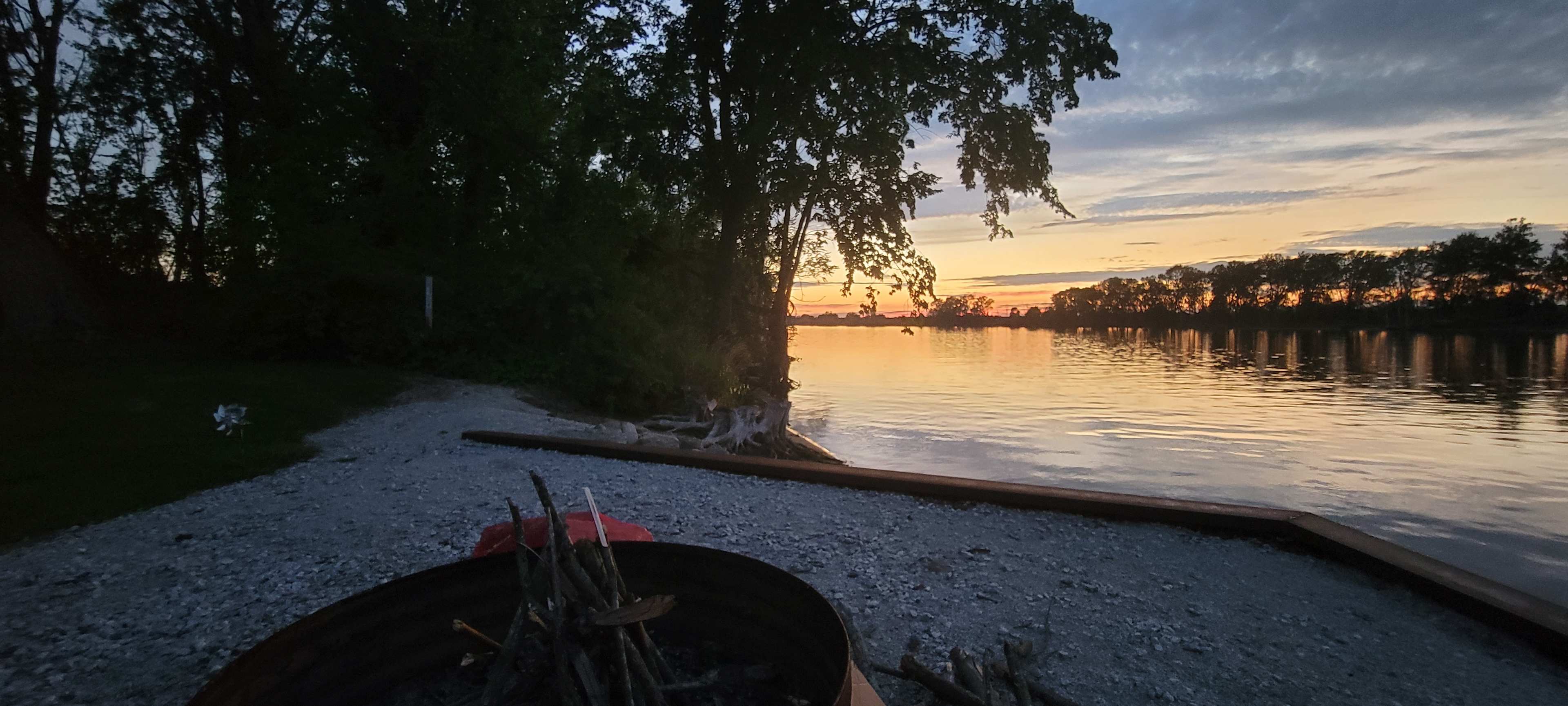 One Grand Place - Riverside Retreat