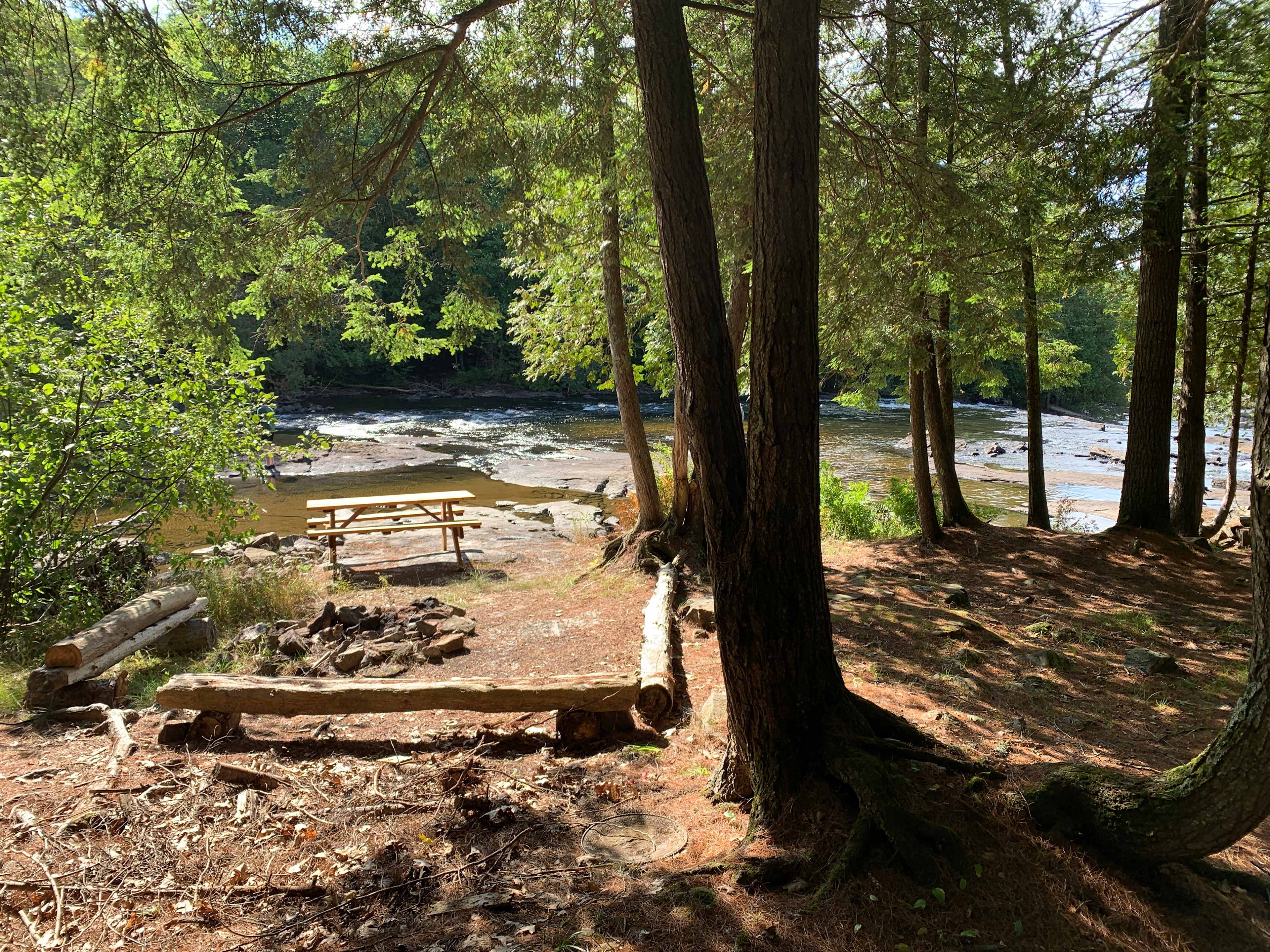 Domaine Lockbøw | Private Waterfall