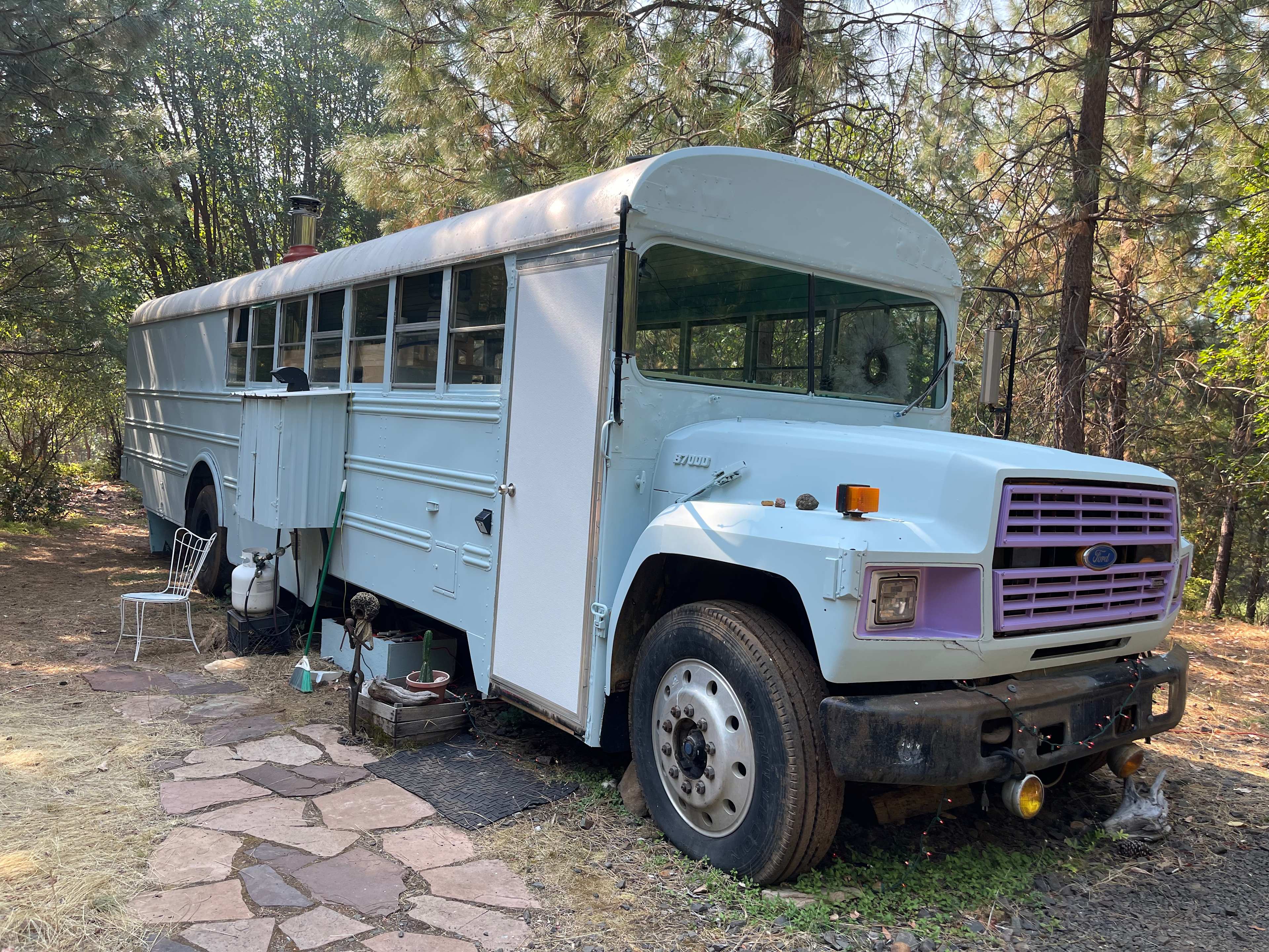 We didn’t realize you could rent this bus, wish we could have seen the inside! So cool 