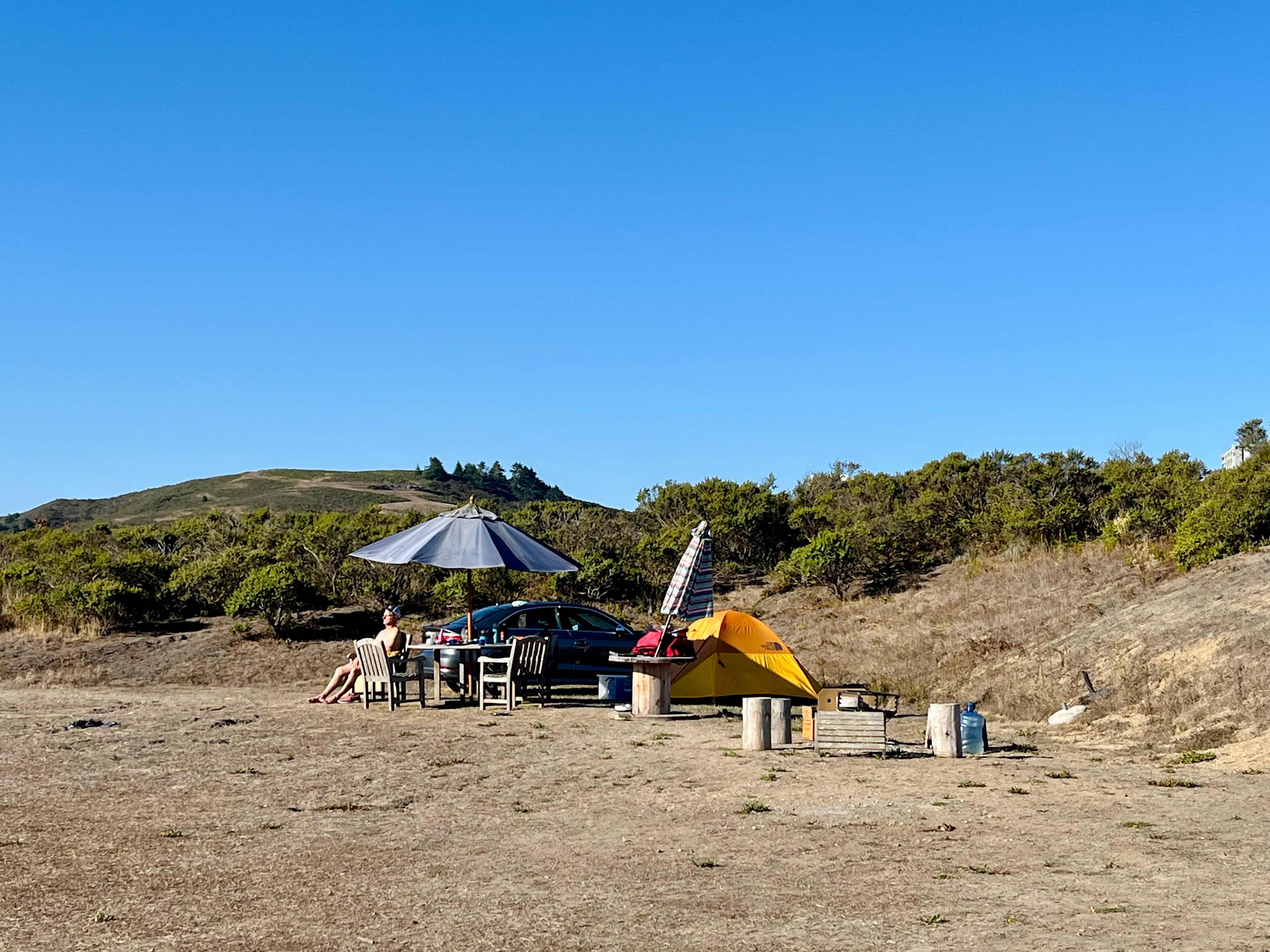 Picnic tables and chairs provide a cozy experience 