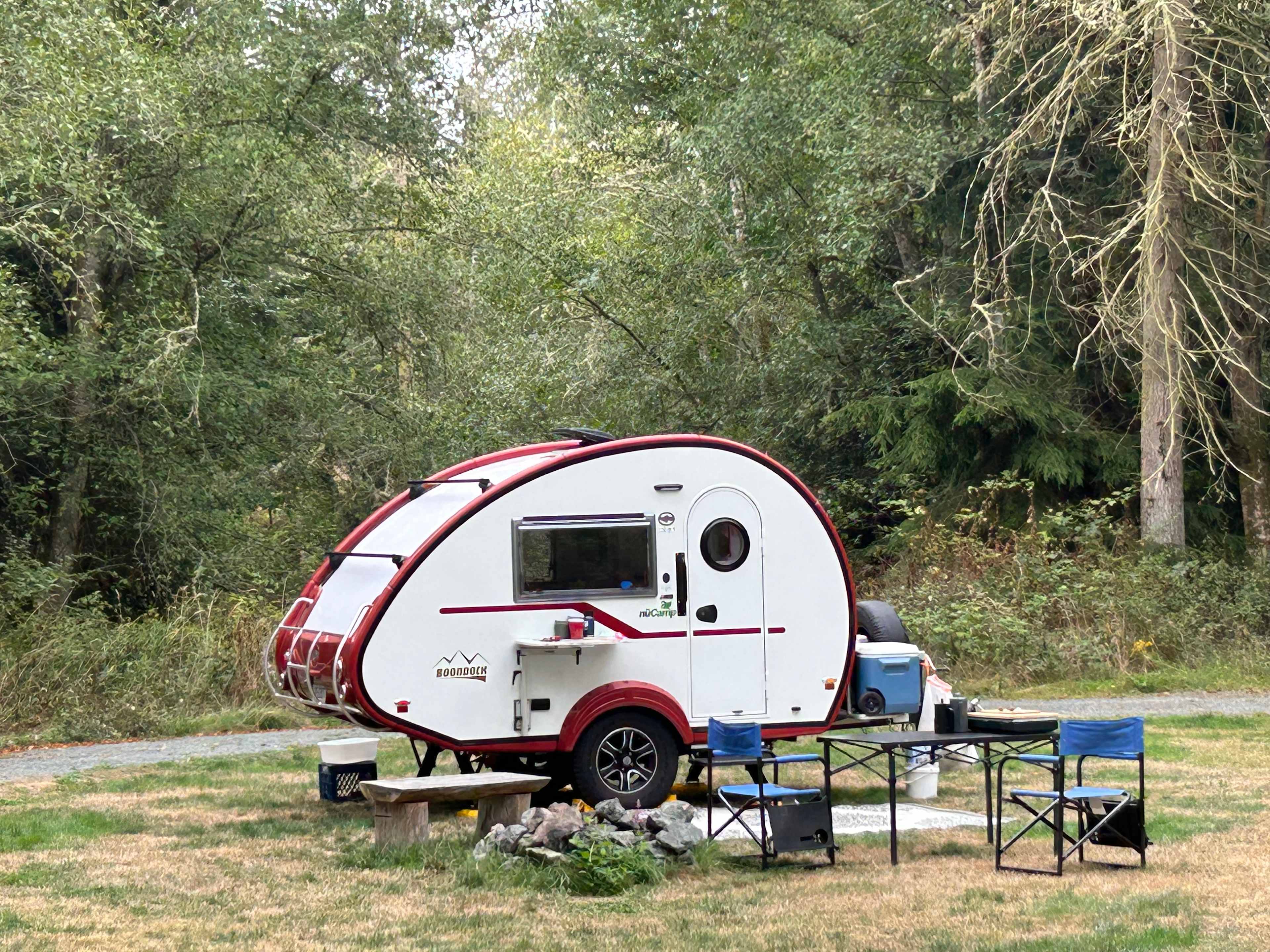 Great spot, private, clean, meadow surrounded by forest 